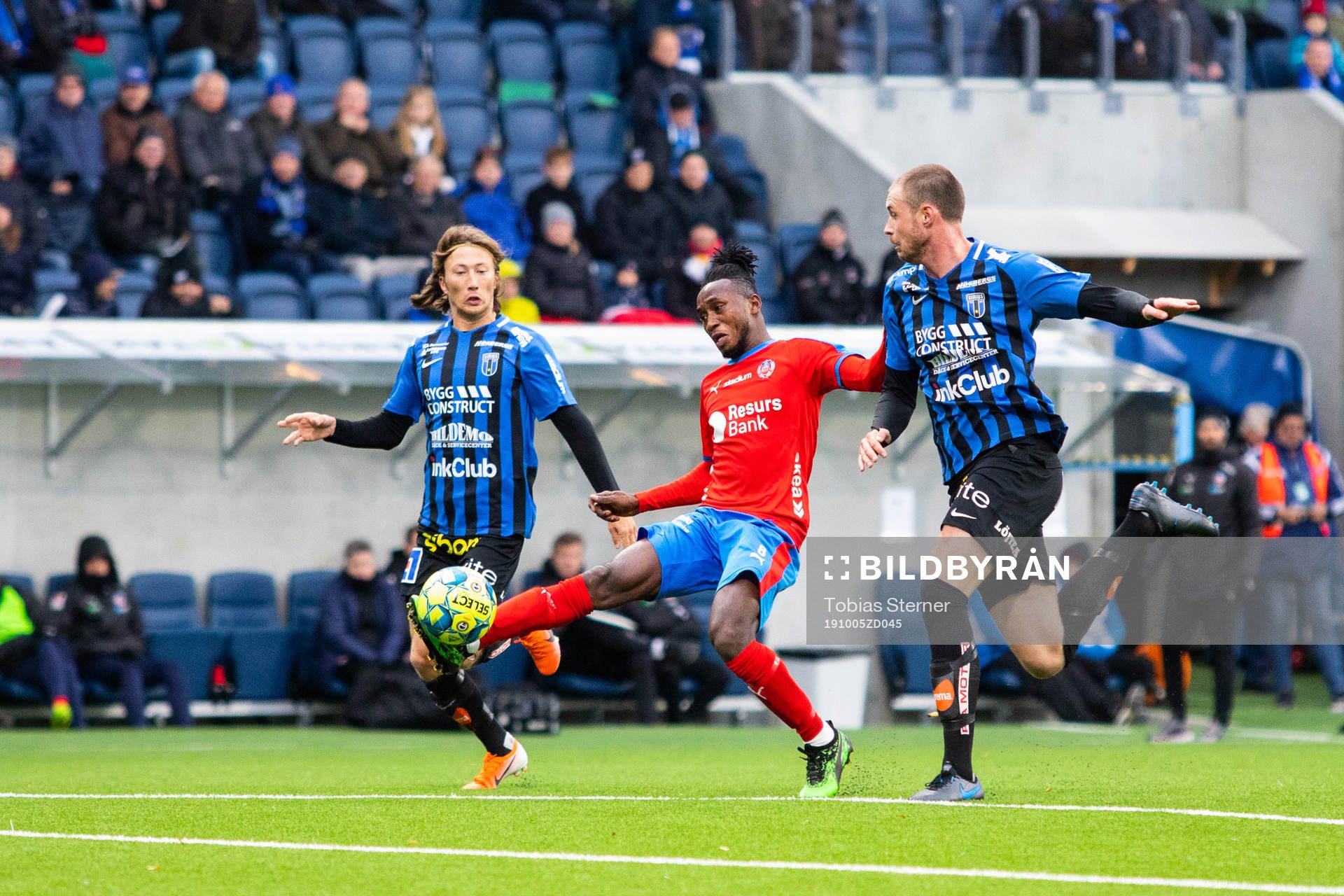 Helsingborgs Mamudu Moro och Sirius Axel Björnström och