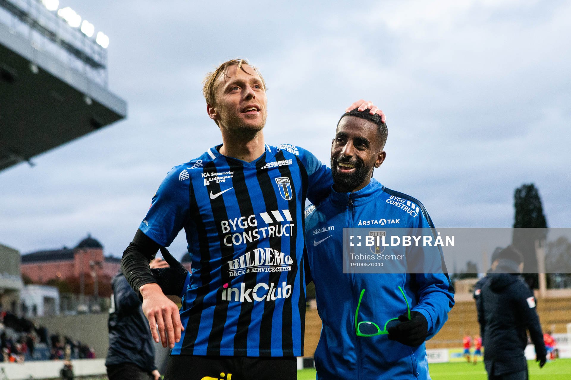 Sirius Christer Gustafsson och Mohammed Khalid Saeid jublar efter fotbollsmatchen i Allsvenskan mellan Sirius och Helsingborg den 5 oktober 2019 i Uppsala.