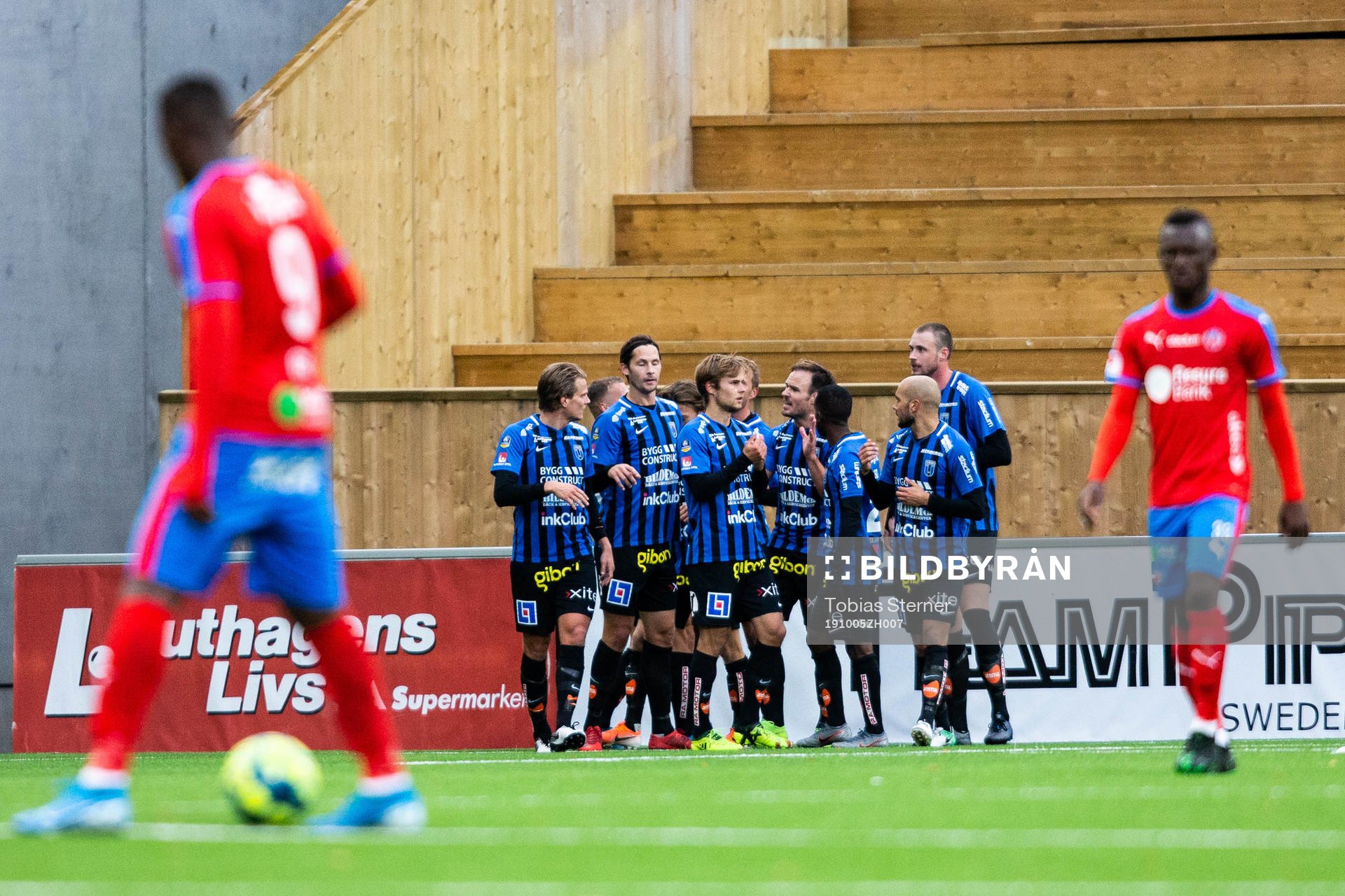 Sirius spelare jublar efter att Christer Gustafsson har gjort 1-0 under fotbollsmatchen i Allsvenskan mellan Sirius och Helsingborg den 5 oktober 2019 i Uppsala.