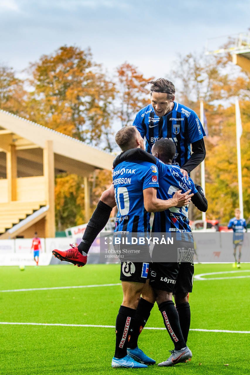 Sirius Mohammed Khalid Saeid jublar med Philip Haglund och