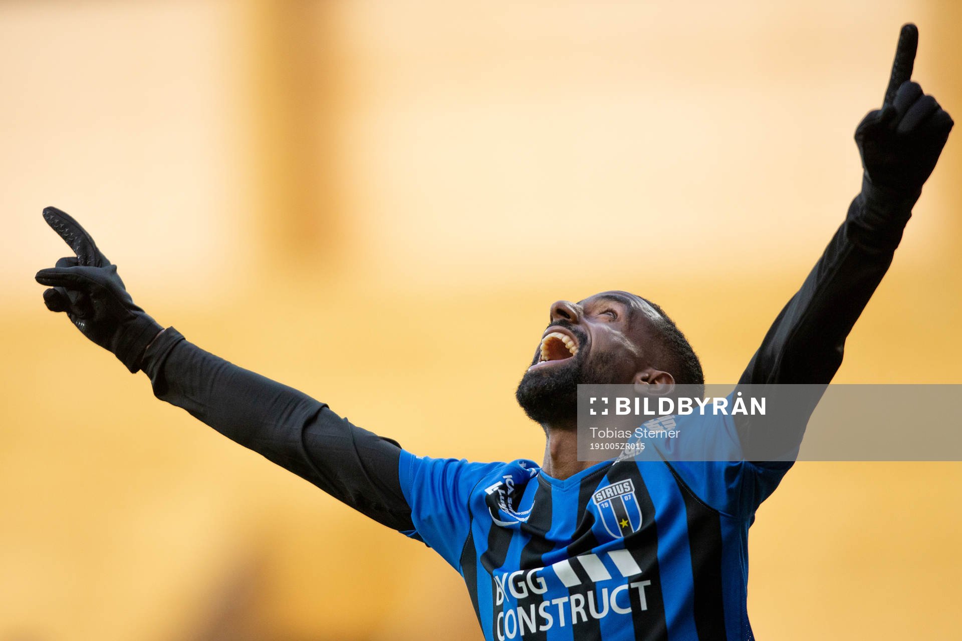 Sirius Mohammed Khalid Saeid jublar efter sitt 2-0 mål under fotbollsmatchen i Allsvenskan mellan Sirius och Helsingborg den 5 oktober 2019 i Uppsala.