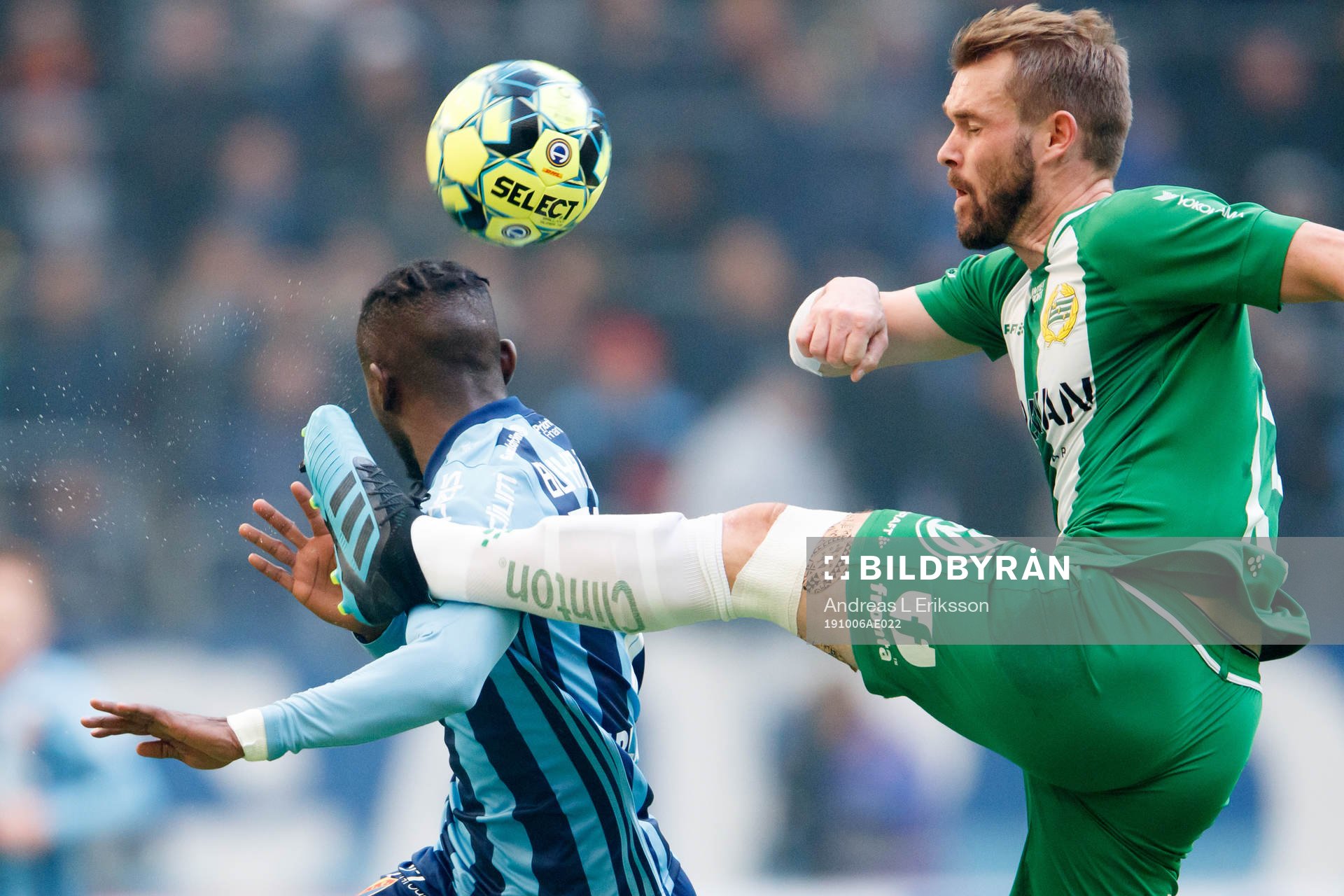 Djurgårdens Mohamed Buya Turay och Hammarbys Mads Fenger