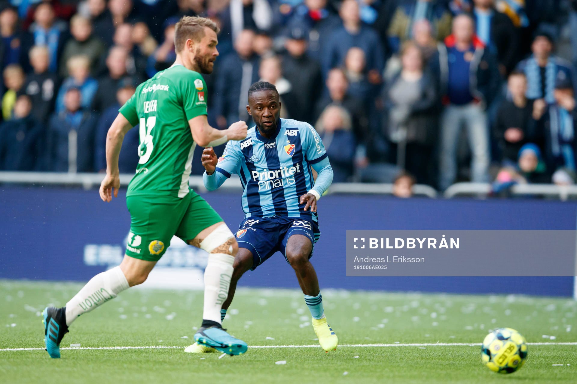 Djurgårdens Mohamed Buya Turay skjuter mot mål