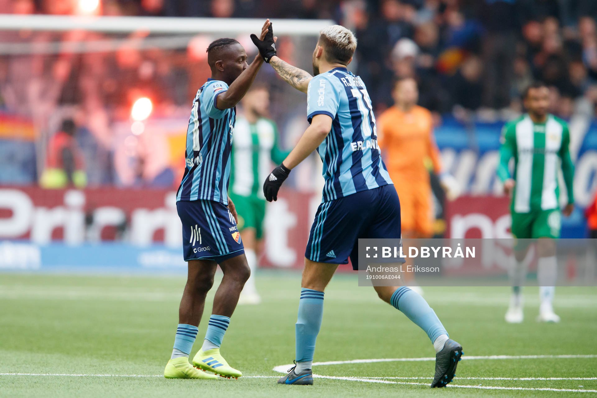 Djurgårdens Mohamed Buya Turay och Astrit Ajdarevic jublar