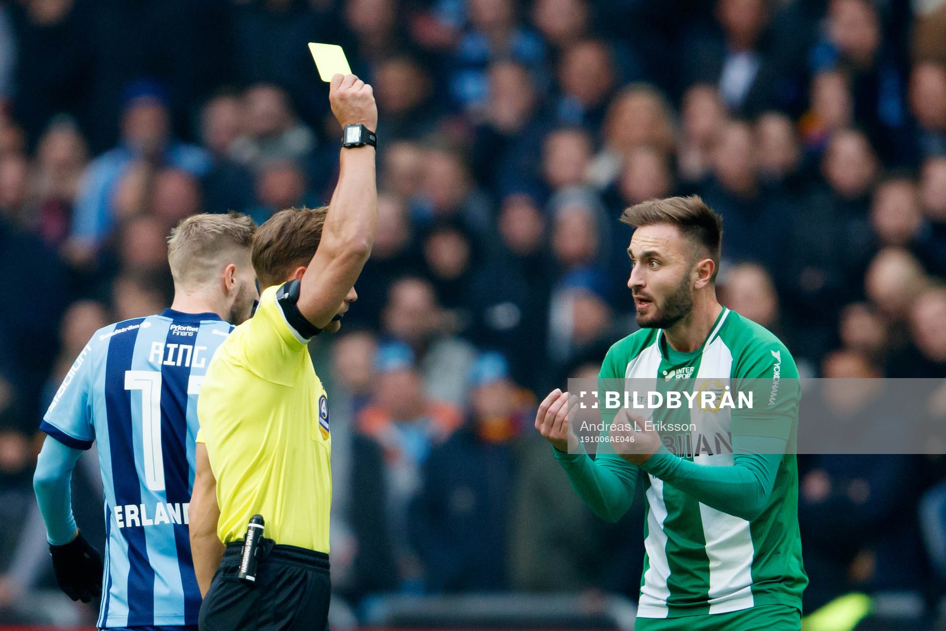 Hammarbys Muamer Tankovic får gult kort