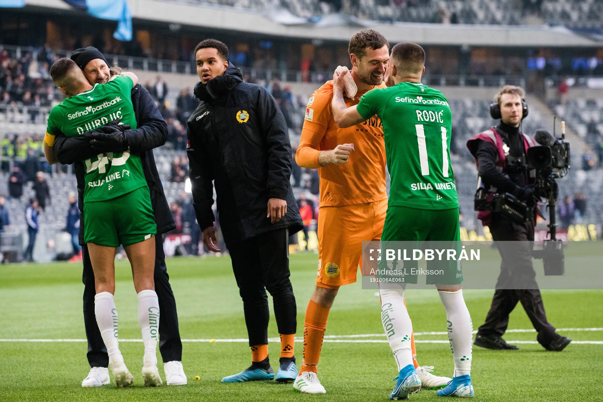 Hammarbys Nikola Djurdjic, målvakt Johan Wiland, målvakt