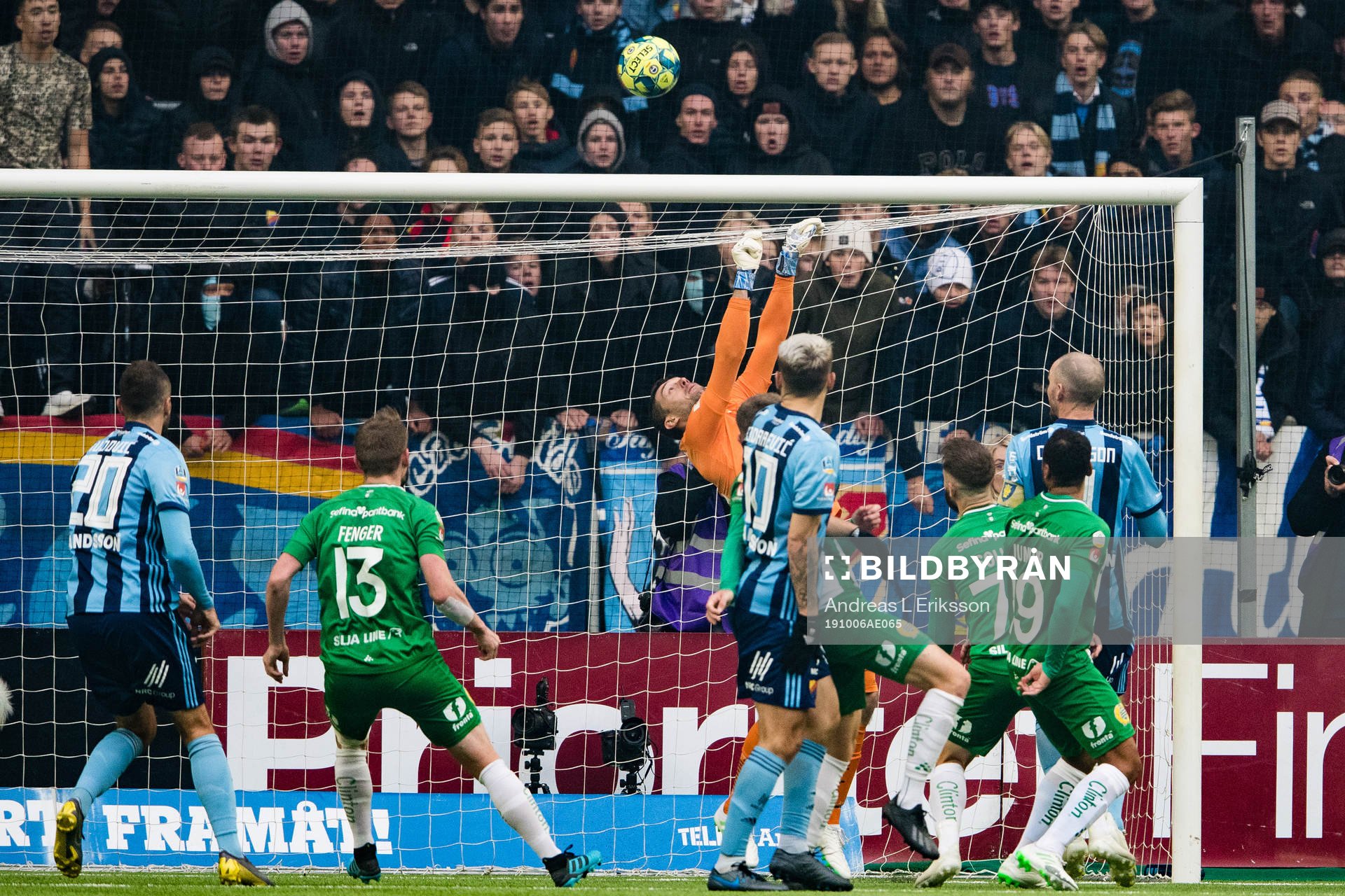 Hammarbys målvakt Davor Blazevic med en räddning