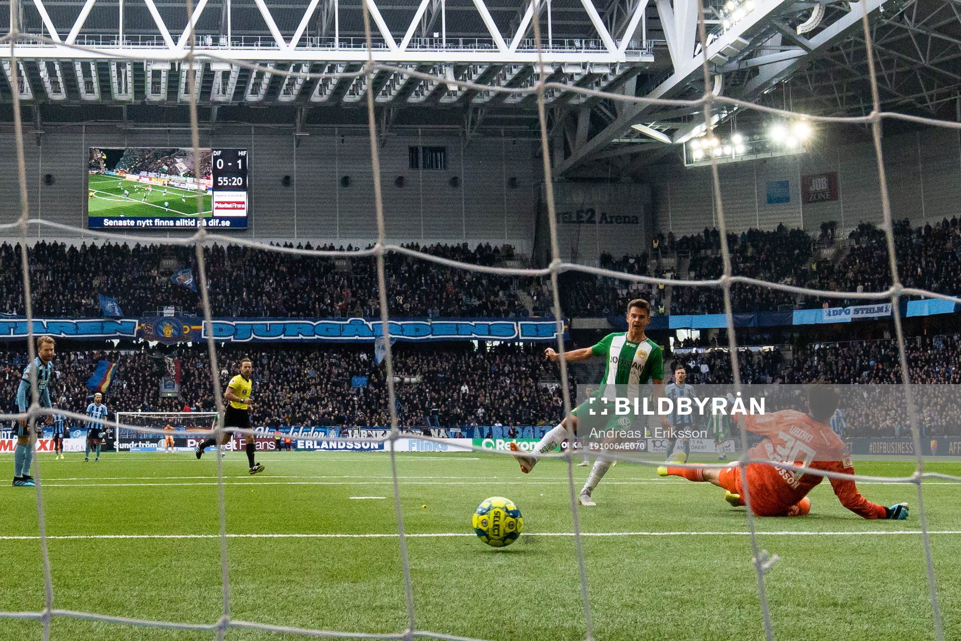 Hammarbys Alexander Kacaniklic gör 0-2 för Hammarby bakom