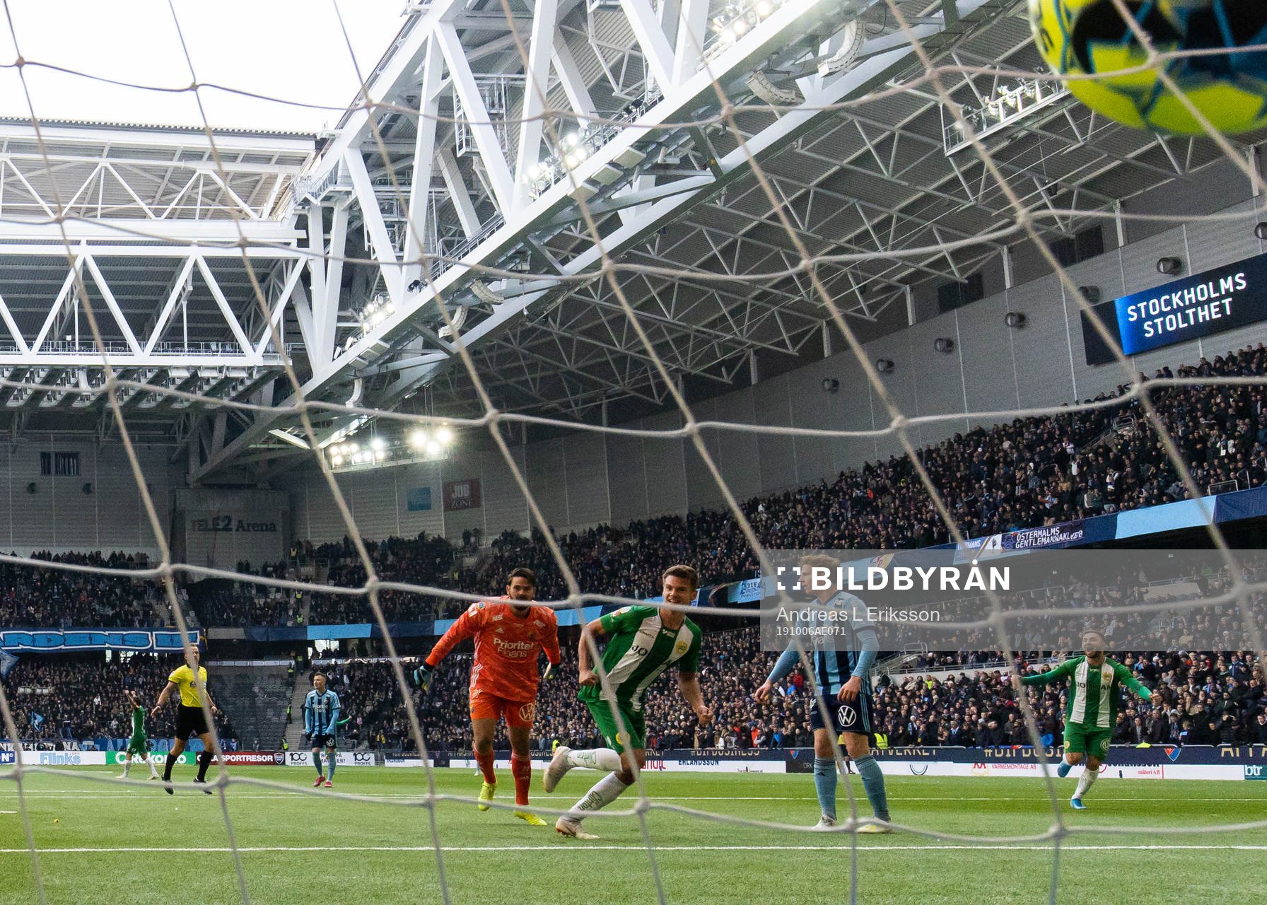 Hammarbys Alexander Kacaniklic gör 0-2 för Hammarby bakom
