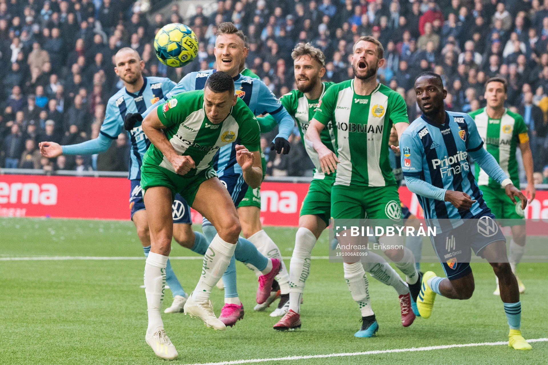 Hammarbys Nikola Djurdjic, Simon Sandberg och Mads Fenger Nielsen försvarar sig mot Djurgårdens Marcus Danielson, Fredrik Ulvestad och Mohamed Buya Turay under fotbollsmatchen i Allsvenskan mellan Djurgården och Hammarby den 6 oktober 2019 i Stockholm.