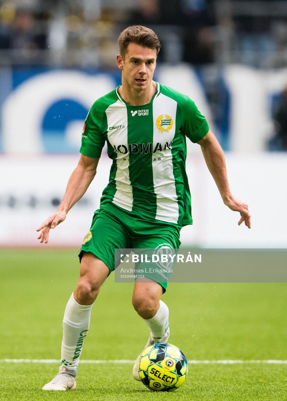 Hammarbys Alexander Kacaniklic med bollen