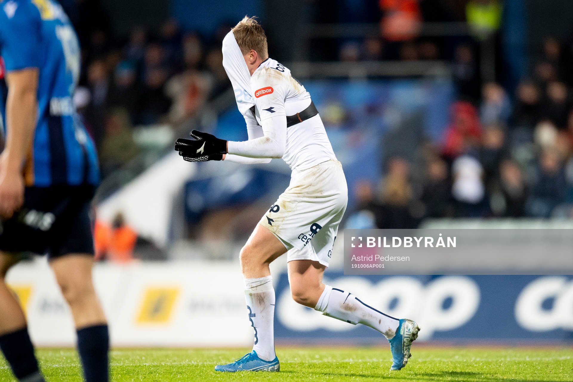 Kristian Thorstvedt of Viking looks dejected
