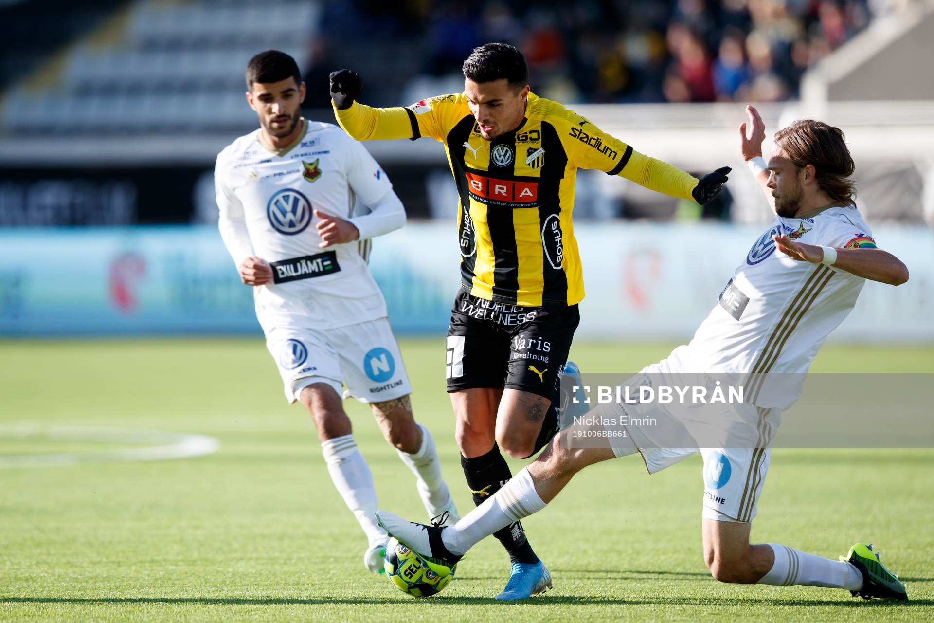 Häckens Ahmed Yasin och Östersunds Tom Pettersson
