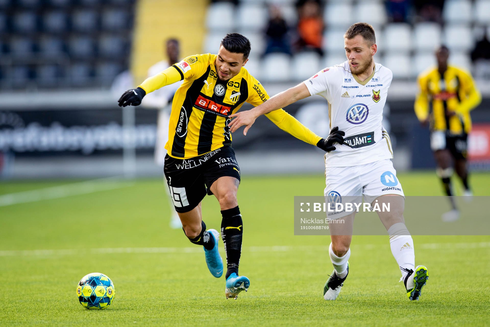 Häckens Mervan Celik mot Östersunds Isak Ssewankambo
