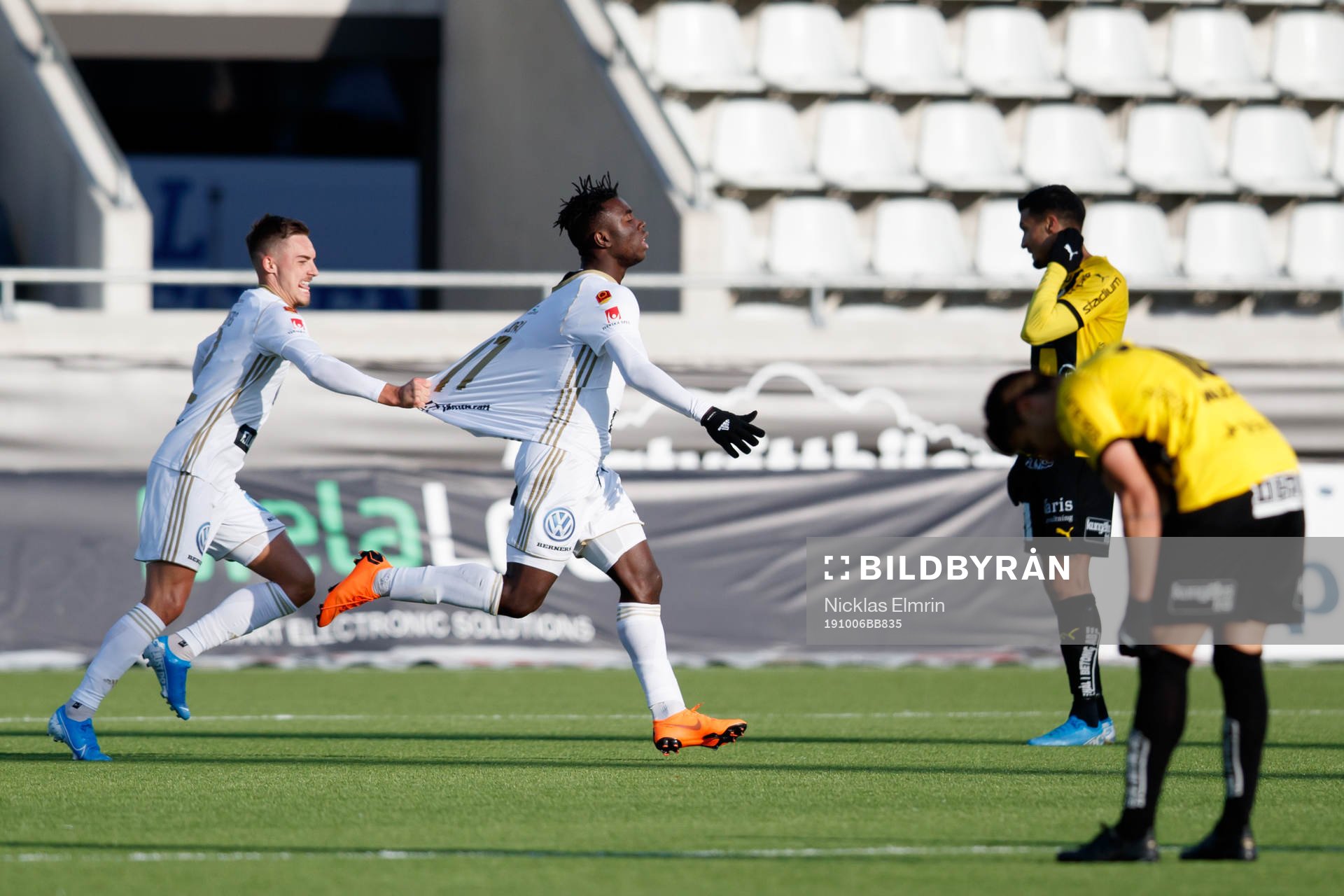 Östersunds Jordan Attah Kadiri jublar