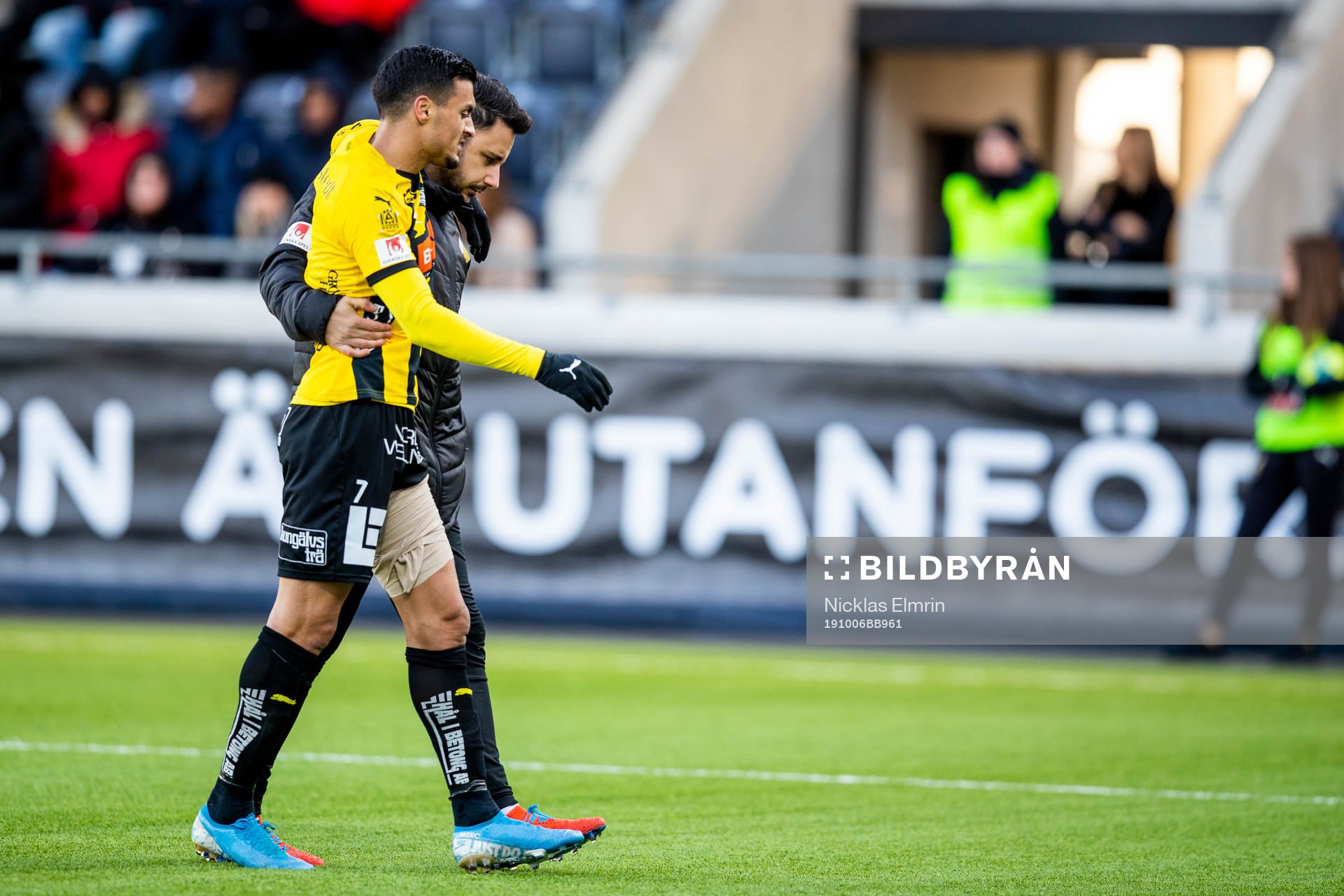 Häckens Mervan Celik utgick skadad