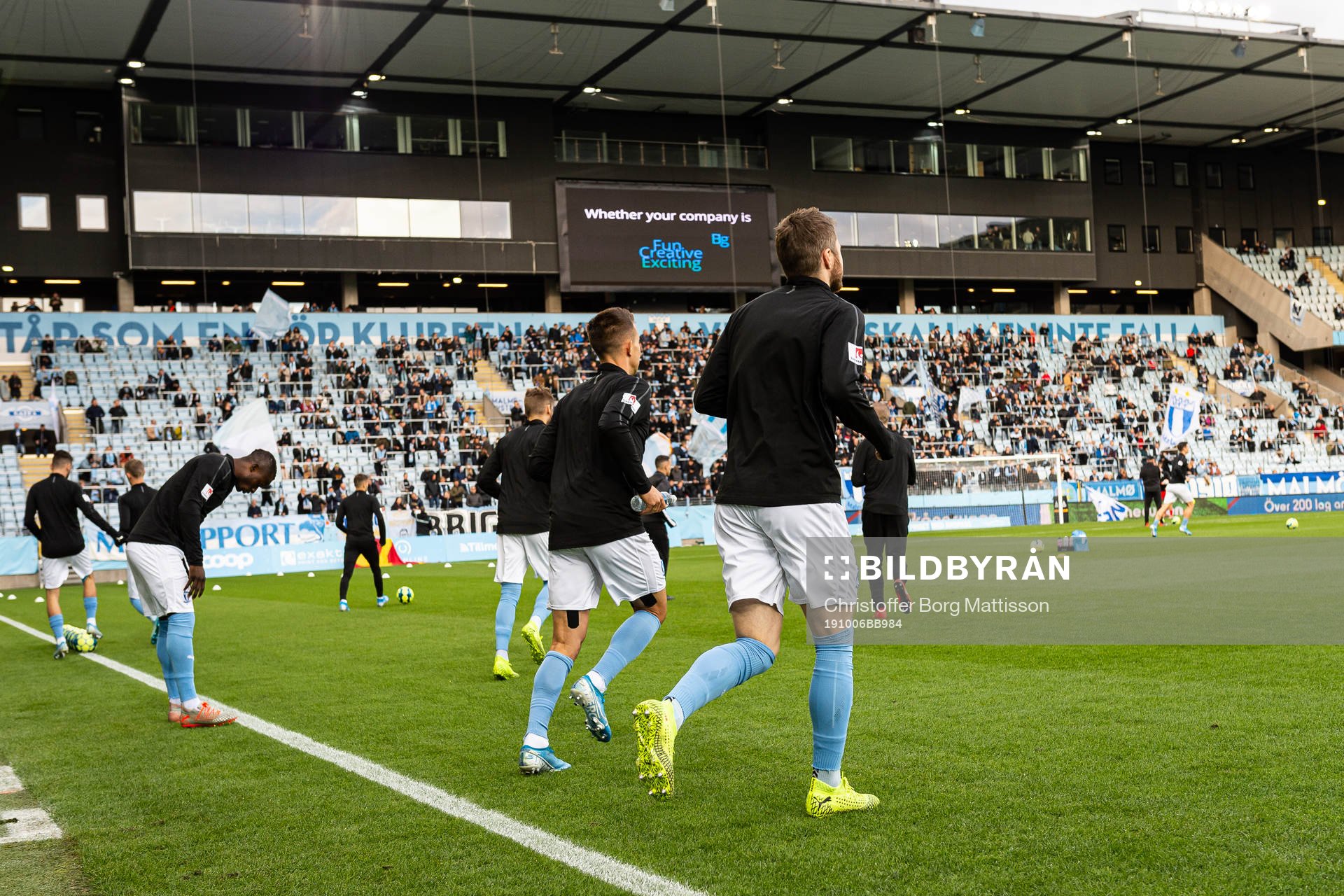 Malmö FFs spelare springer in till uppvärmningen