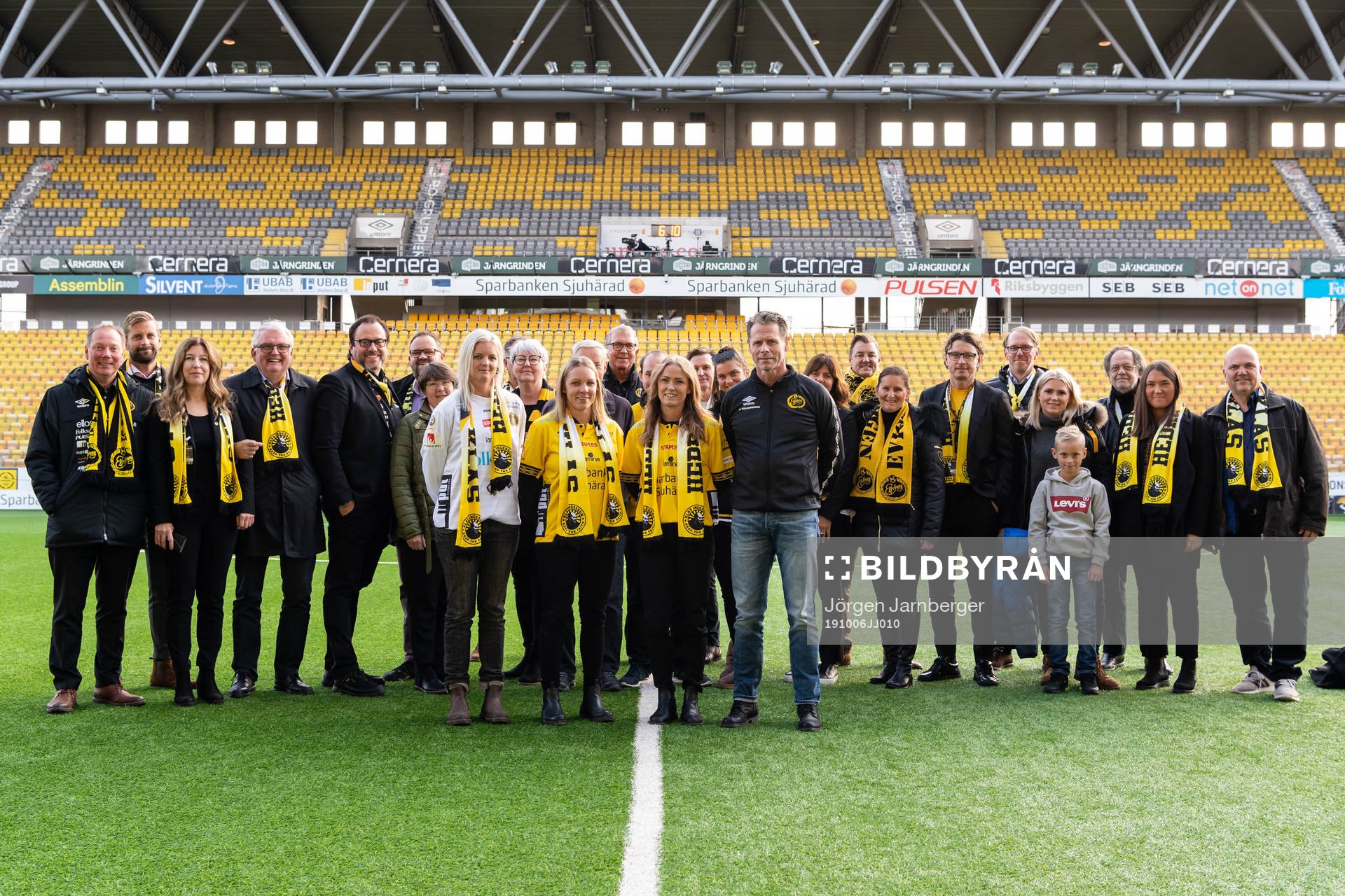 Gruppbild på inblandade i Elfsborg  satsning på damlag