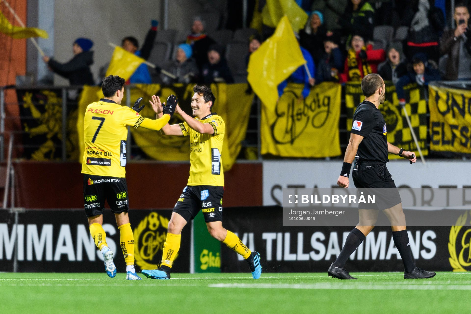 Elfsborgs Stefan Ishizaki jublar med Deniz Hümmet