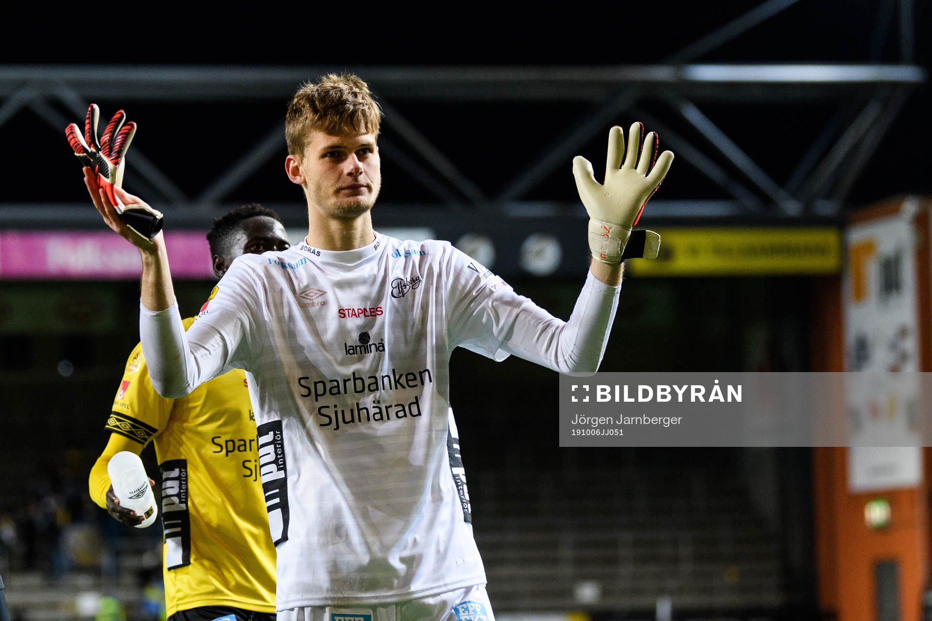 Elfsborgs målvakt Tim Rönning jublar