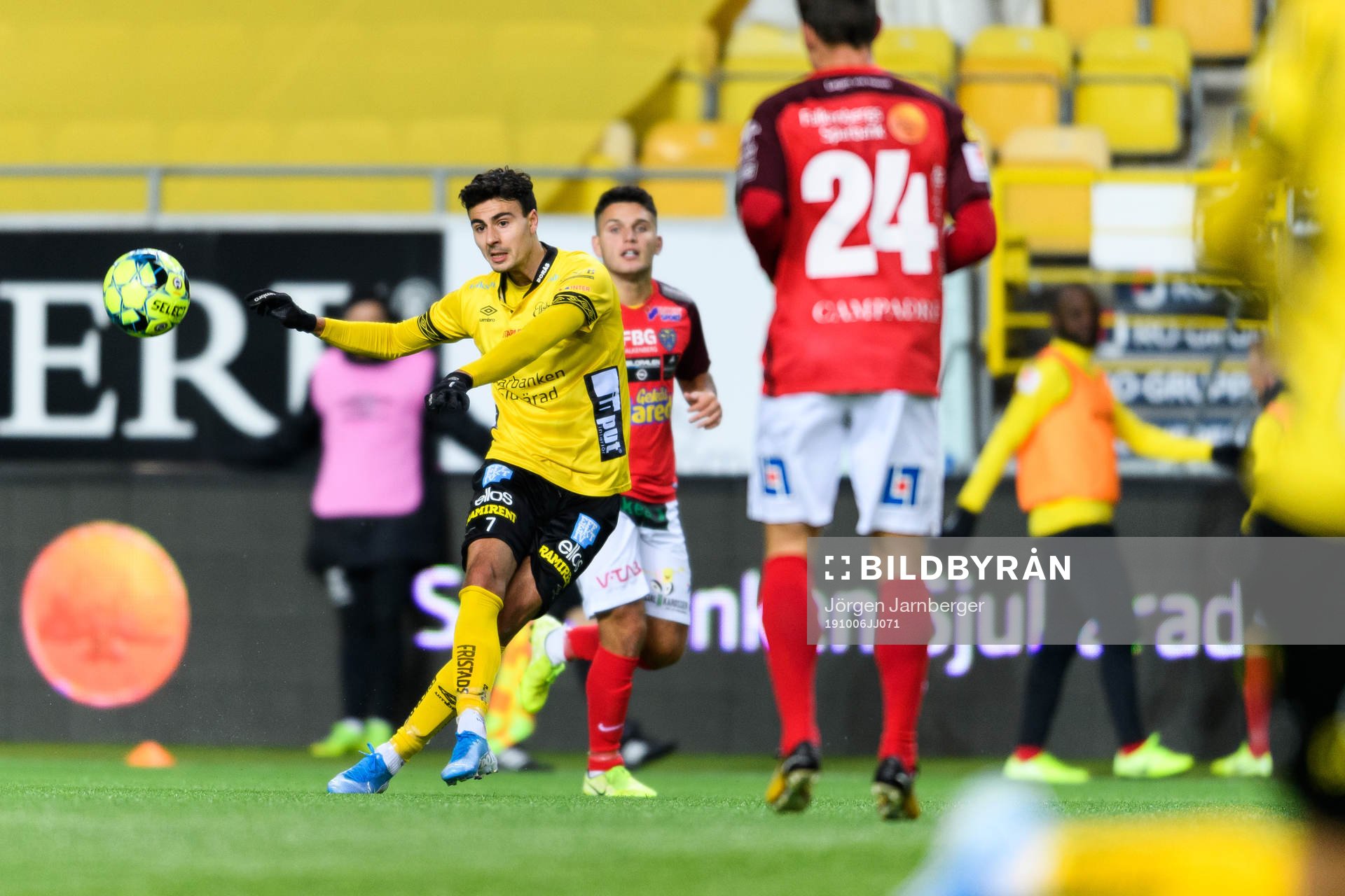 Elfsborgs Deniz Hümmet med Falkenbergs Edi Sylisufaj i