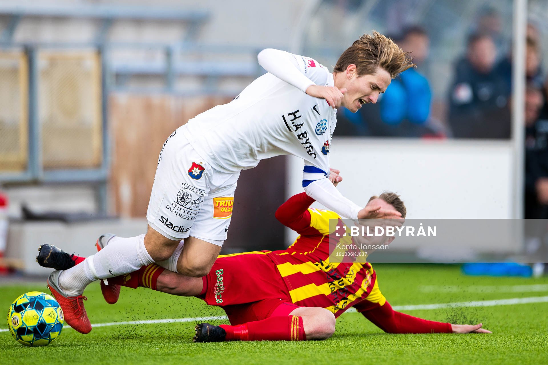 Örgrytes Jakob Lindström och Syrianskas Noi Olafsson