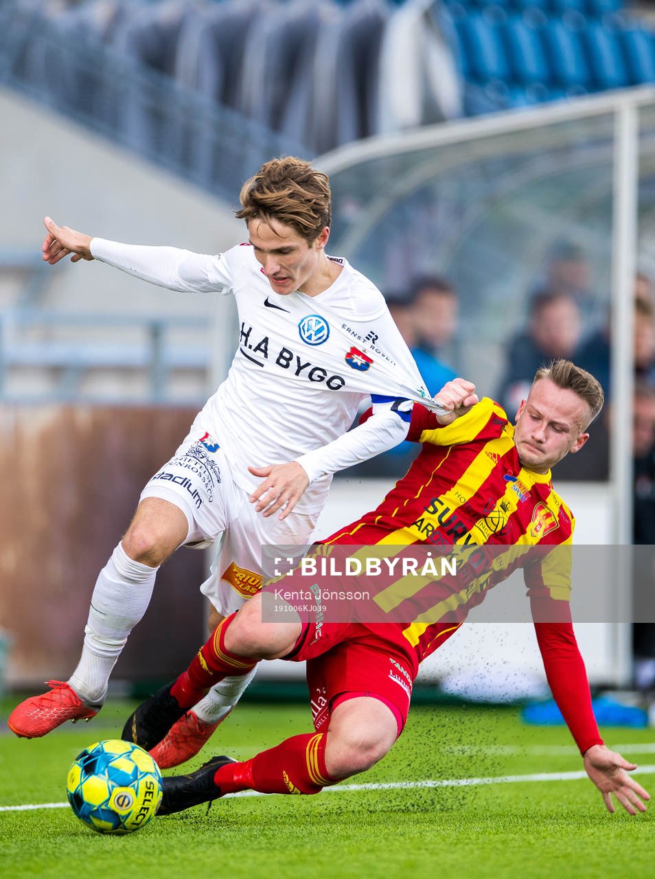 Örgrytes Jakob Lindström och Syrianskas Noi Olafsson