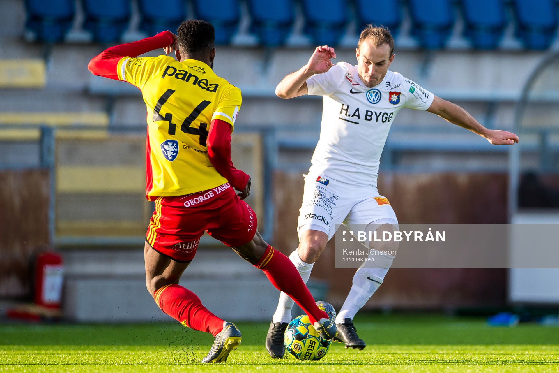 Syrianskas Abdel Rhamane Khalil Diarra och Örgrytes Calle