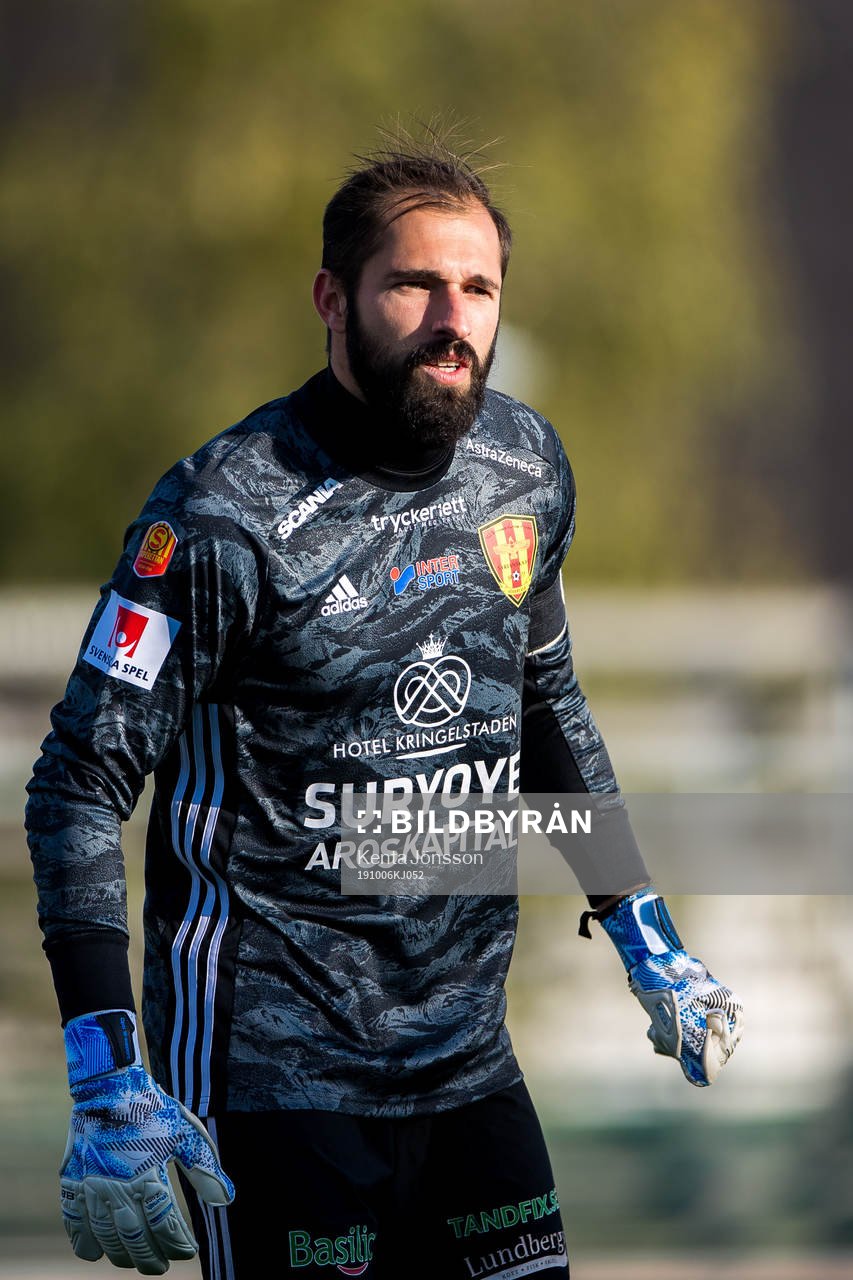 Syrianskas målvakt Dejan Garaca under fotbollsmatchen i Superettan mellan Syrianska och Örgryte den 6 oktober 2019 i Södertälje. 