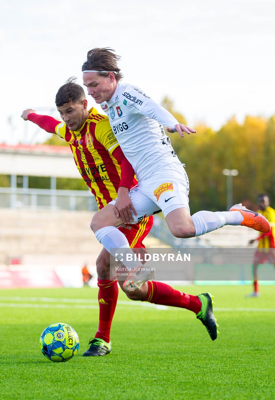 Syrianskas Mauricio Albornoz och Örgrytes Filip Almström