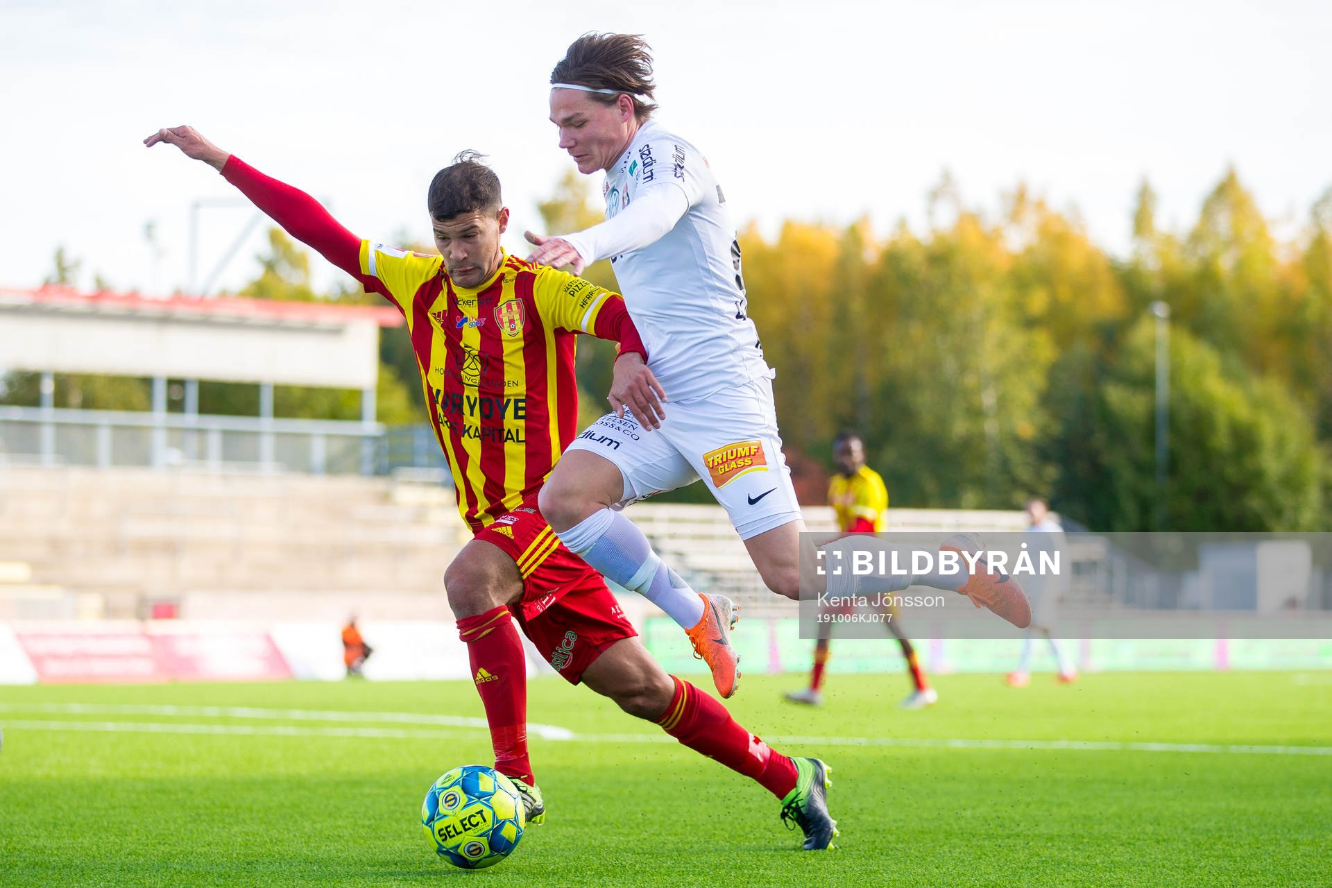 Syrianskas Mauricio Albornoz och Örgrytes Filip Almström