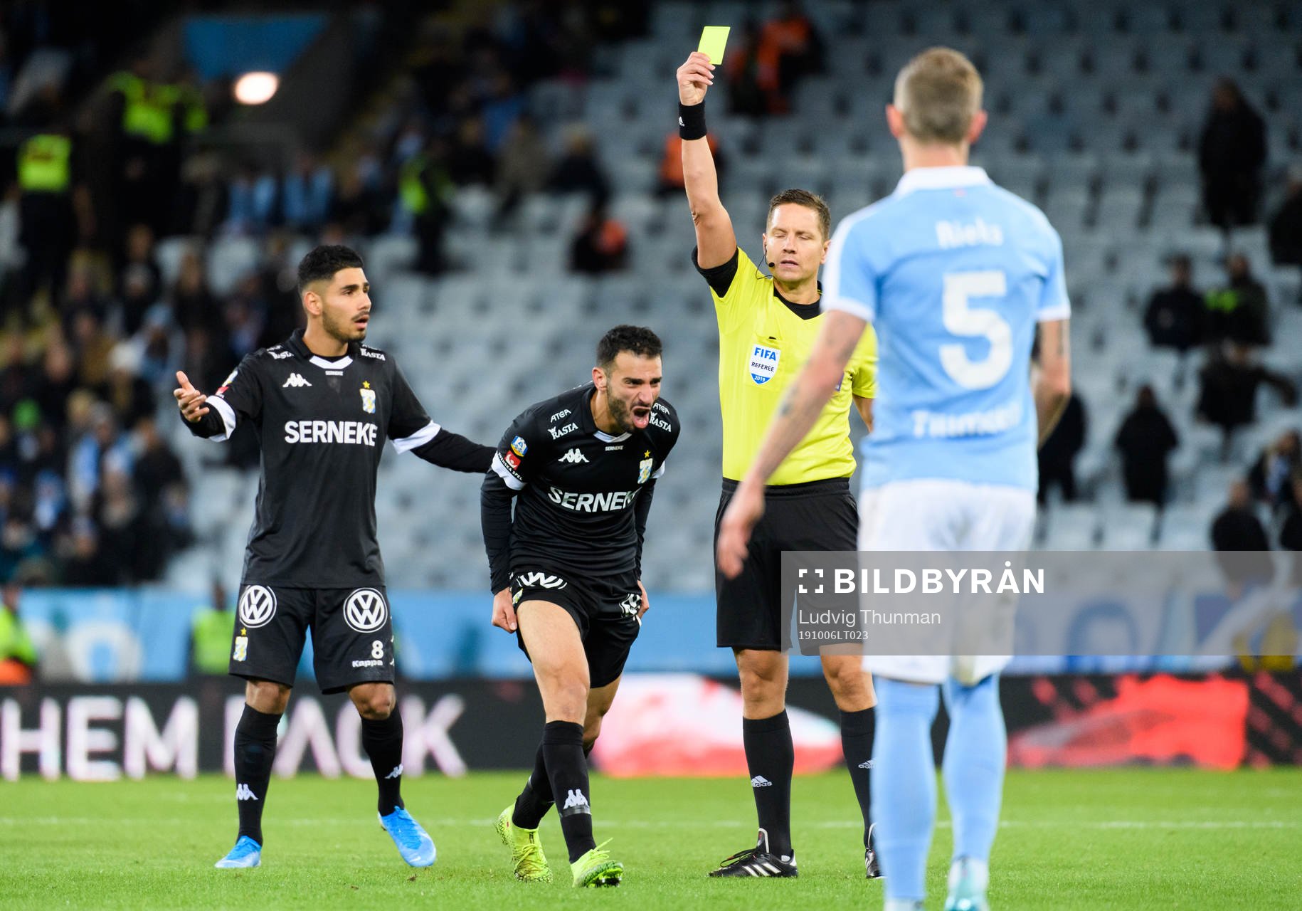 IFK Göteborgs André Calisir reagerar när han får sitt