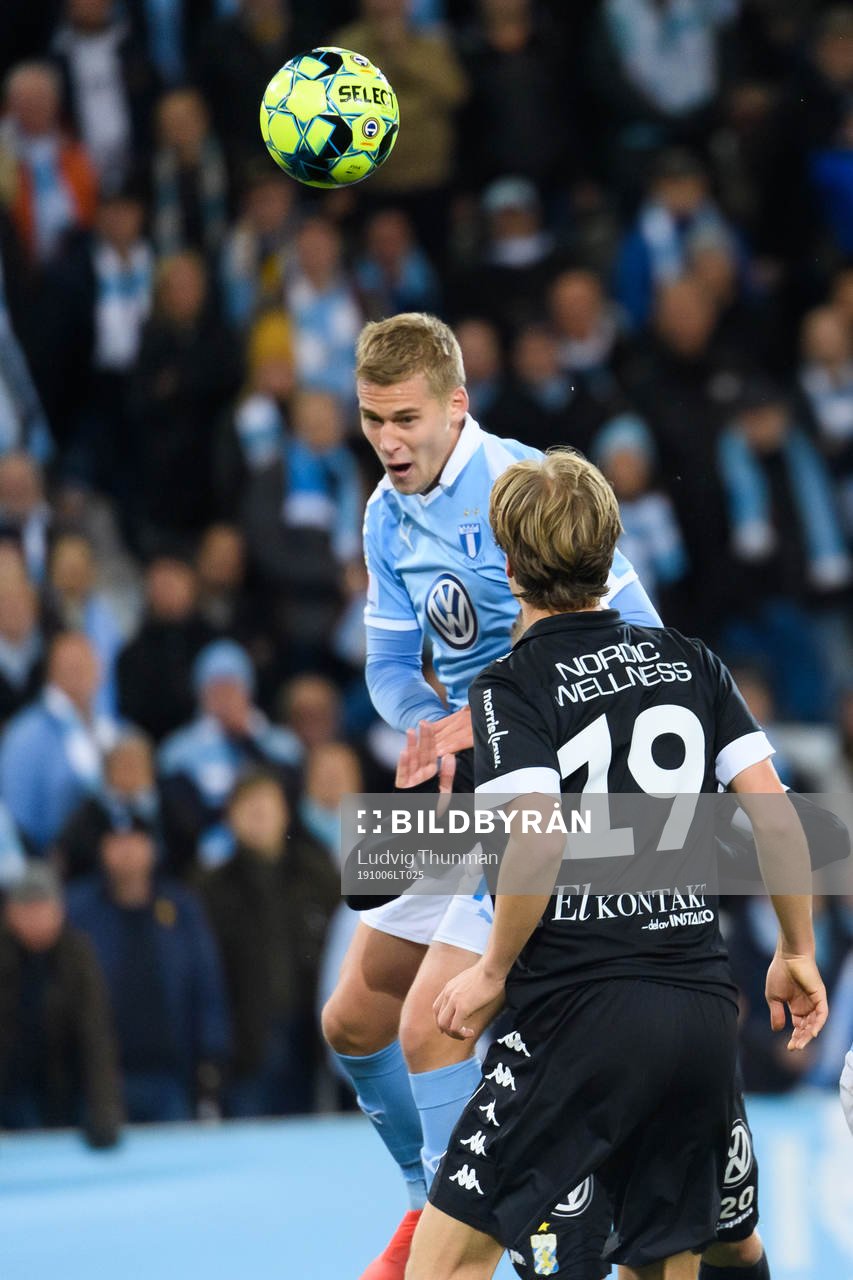 Malmö FFs Felix Beijmo nickar in bollen till 1-0