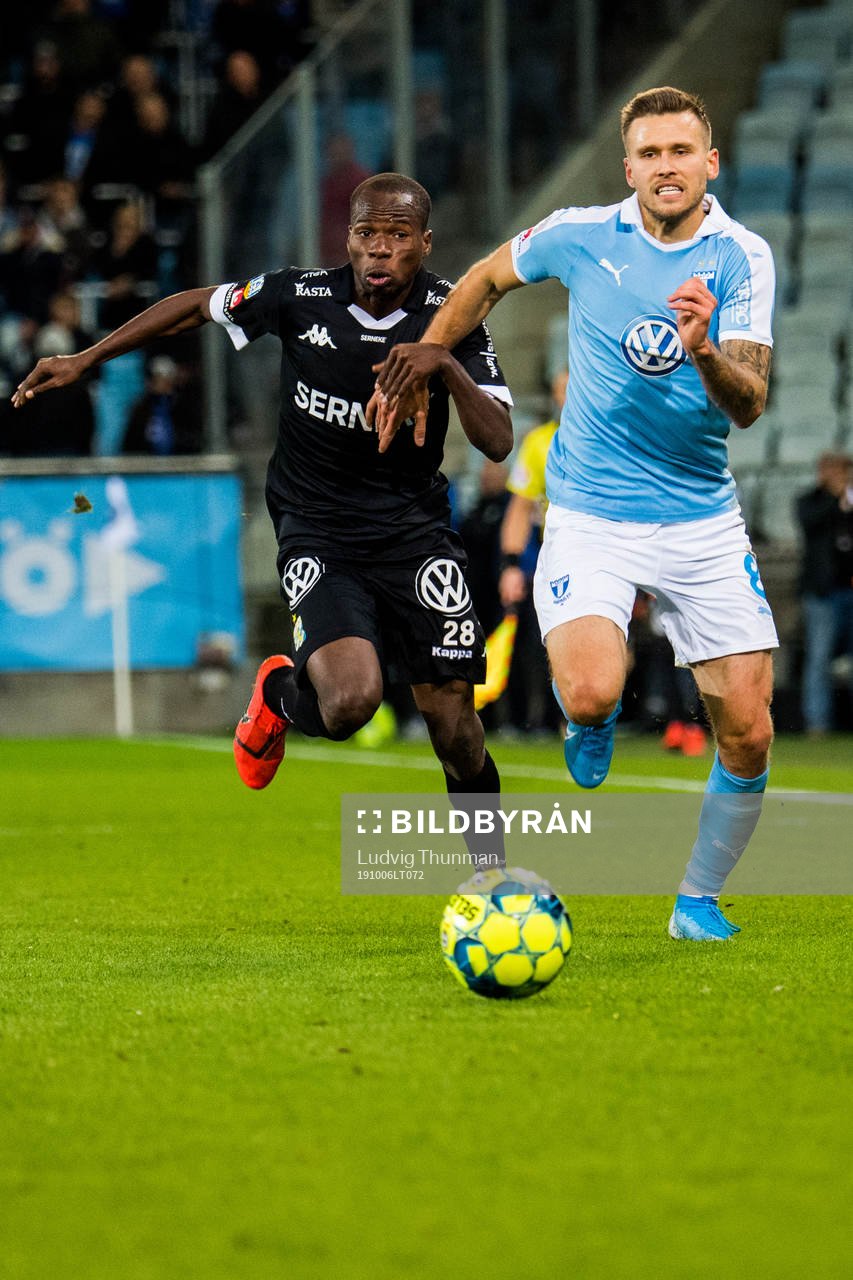 Malmö FFs Arnór Traustason och IFK Göteborgs Alhassan