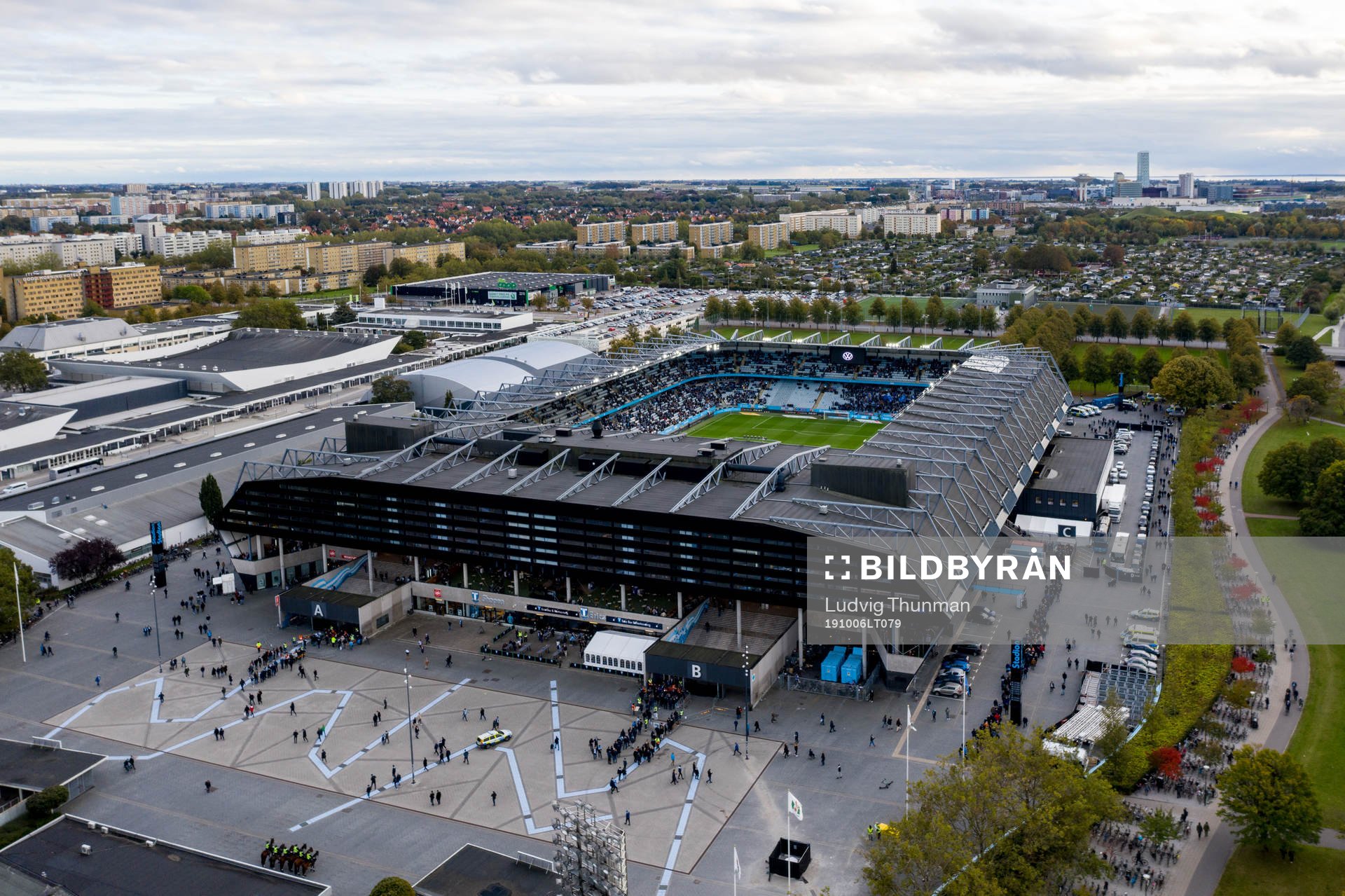 Drönarvy över Stadion och stadiontorget i Malmö