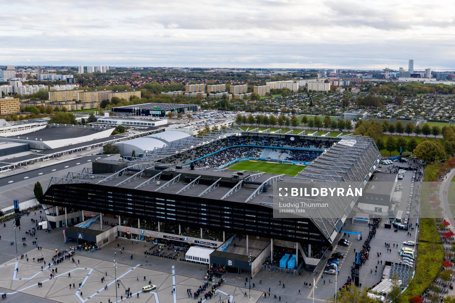 Drönarvy över Stadion och stadiontorget i Malmö