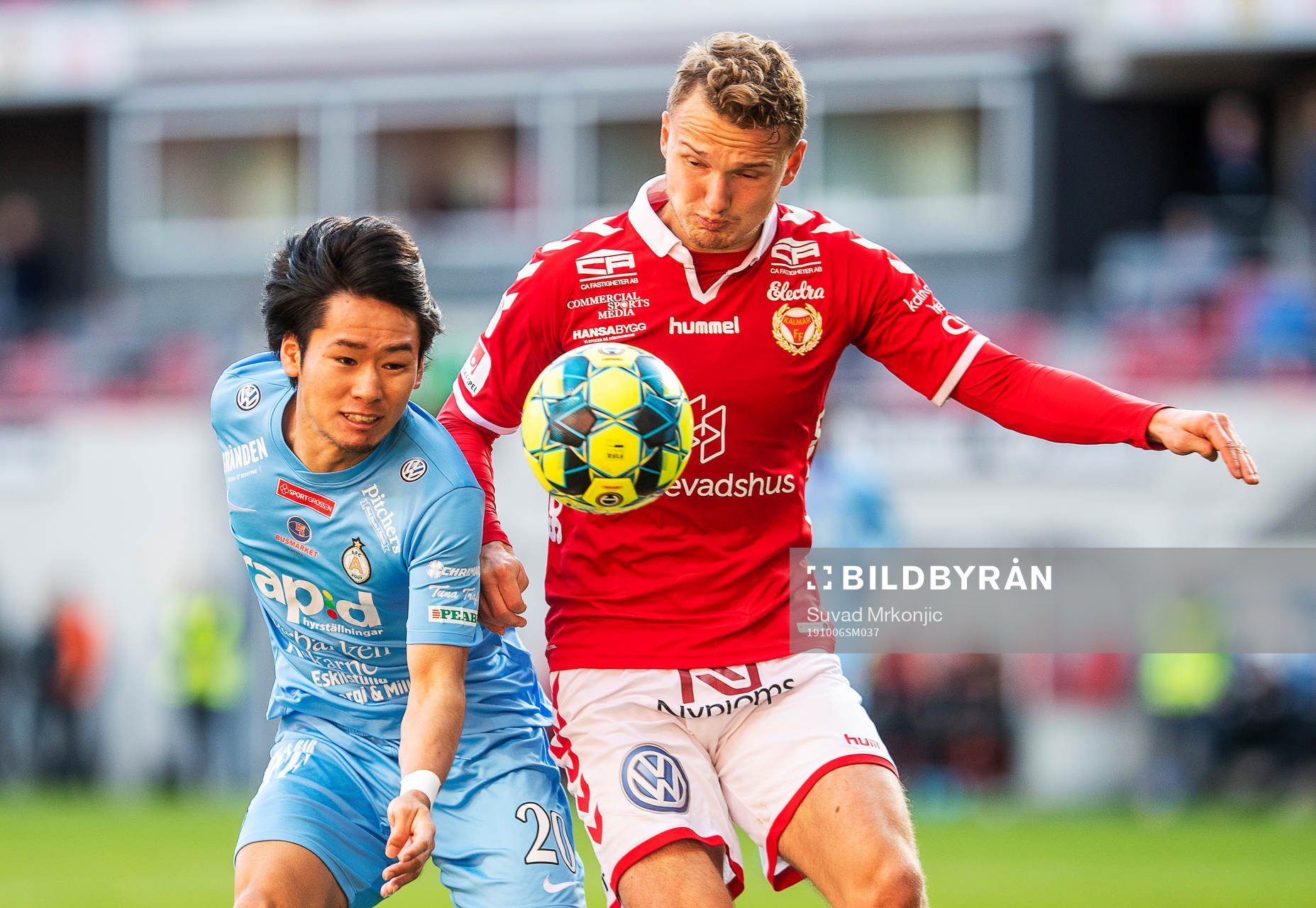Kalmars Piotr Johansson och AFC Eskilstunas Soya Takahashi