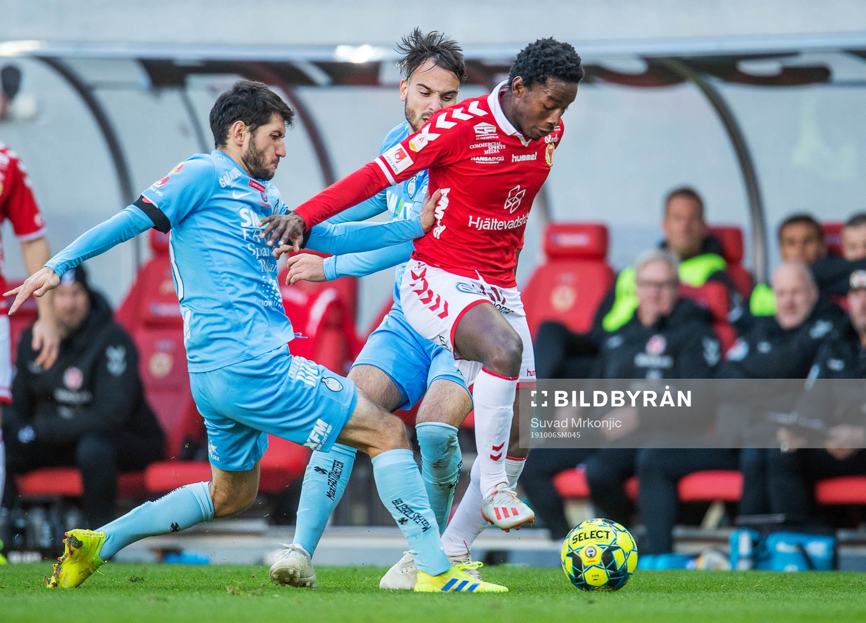 Kalmars York Rafael och AFC Eskilstunas Anel Rashkaj samt