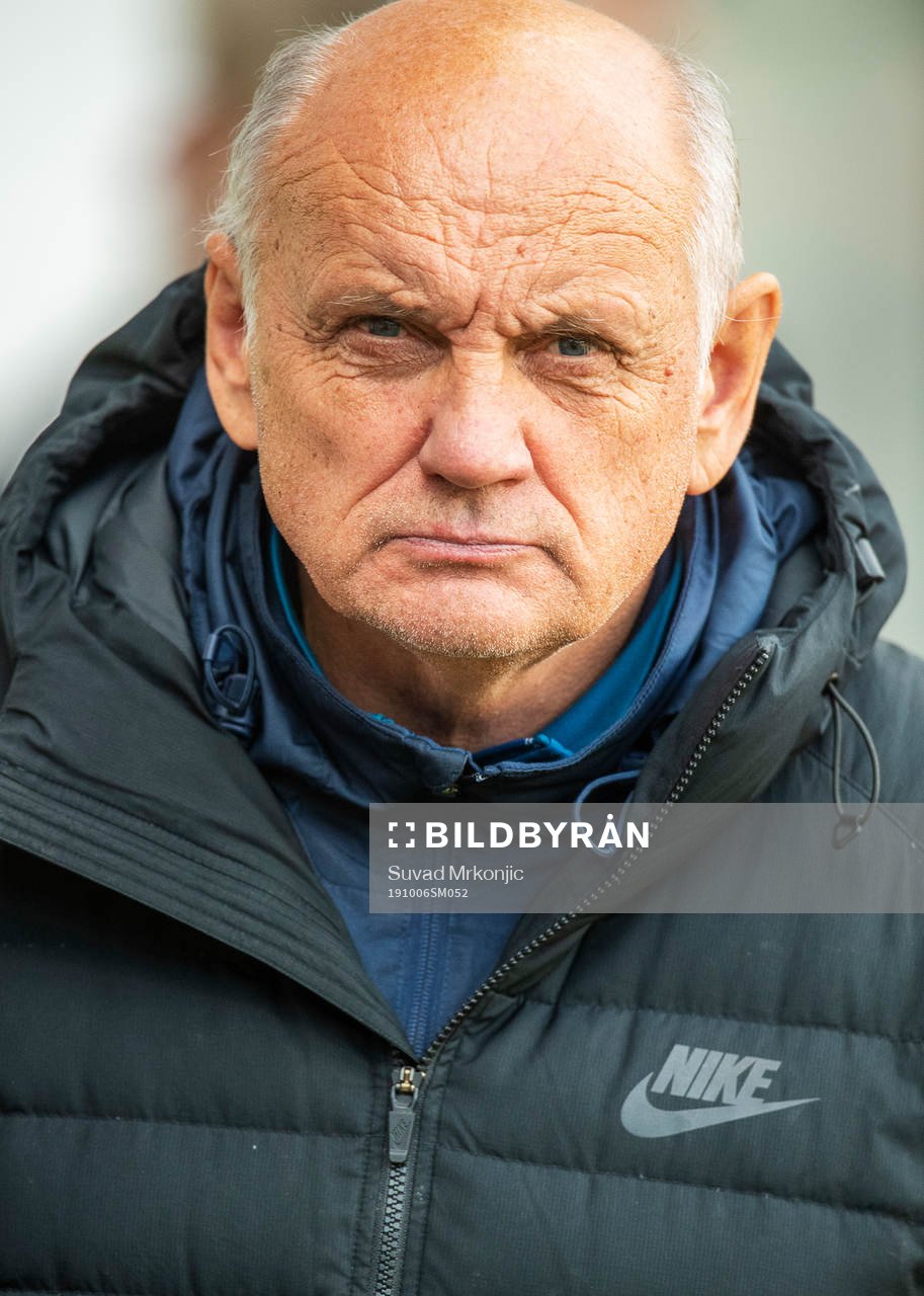 AFC Eskilstunas tränare Saulius Sirmelis under fotbollsmatchen i Allsvenskan mellan Kalmar och AFC Eskilstuna den 6 oktober 2019 i Kalmar.