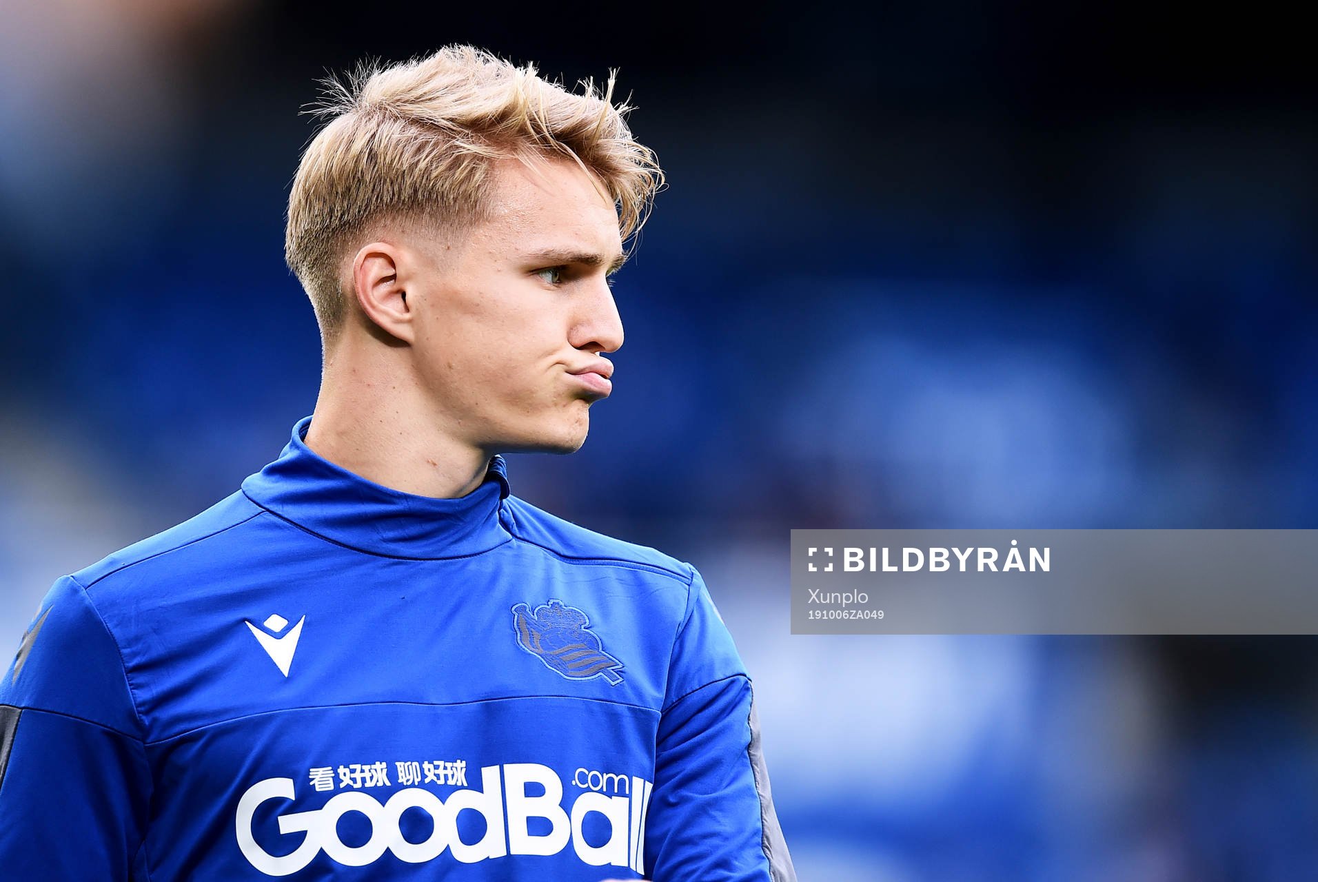 Martin Odegaard of Real Sociedad  warms up
