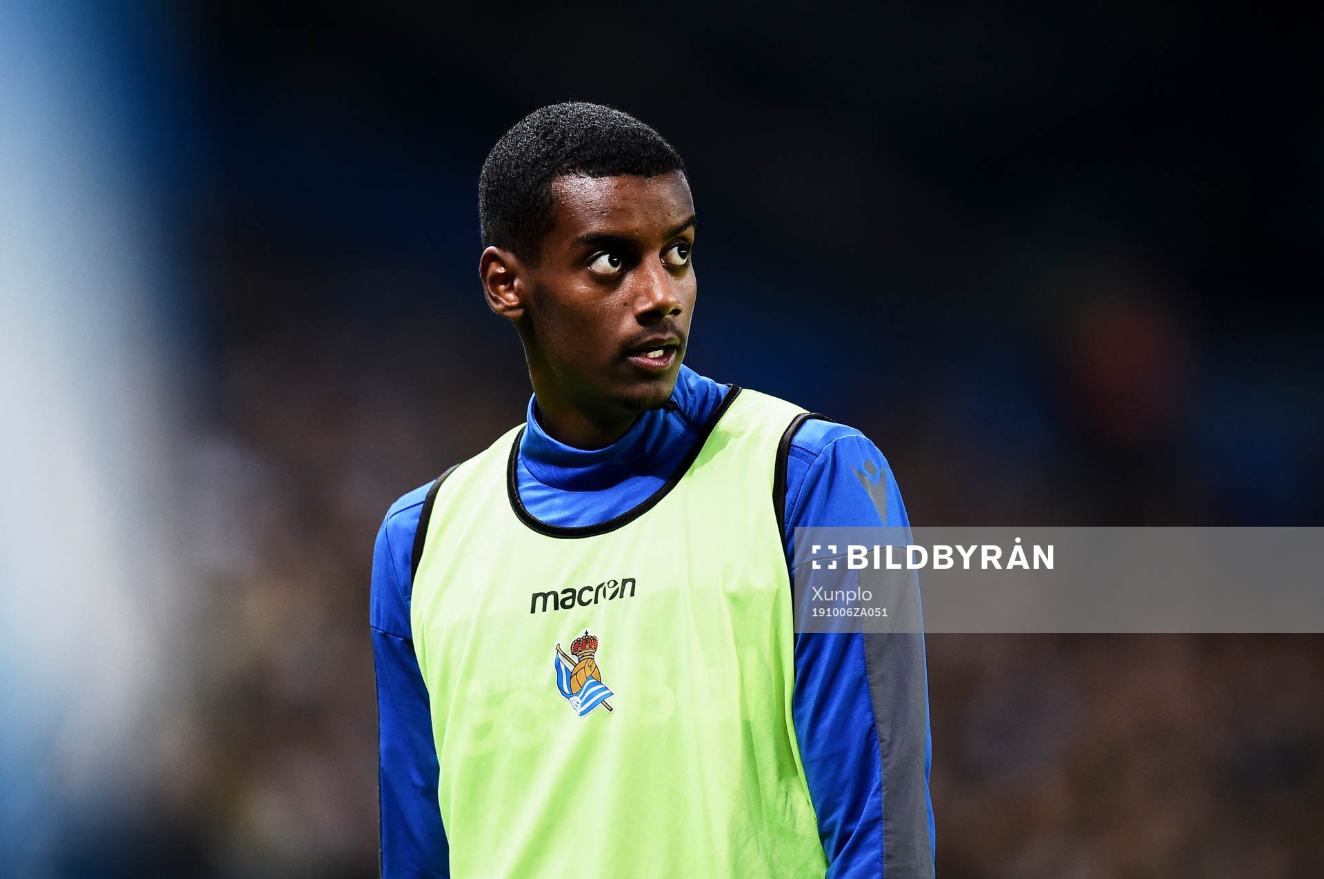 Alexander Isak of Real Sociedad  warms up