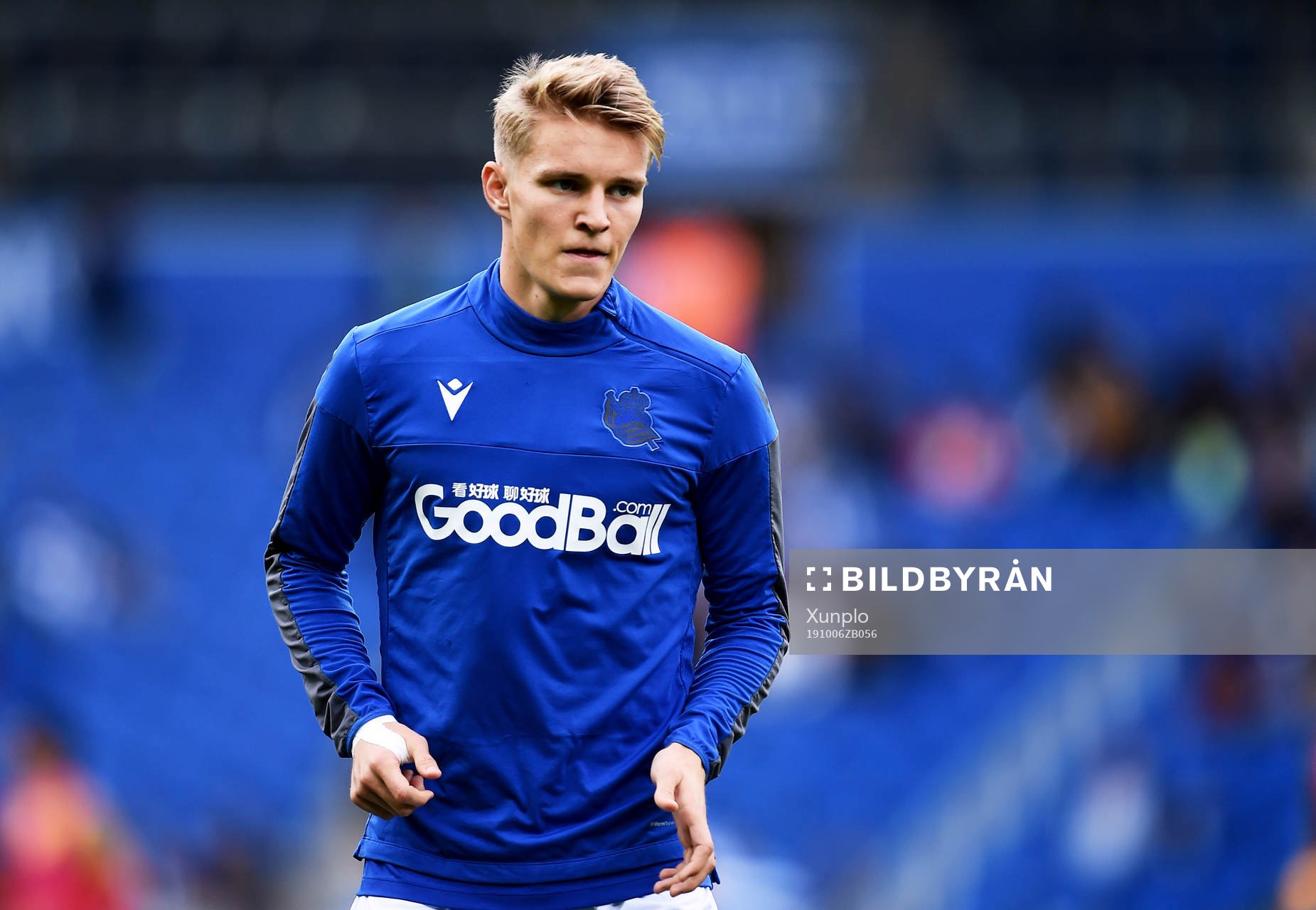 Martin Odegaard of Real Sociedad  warms up