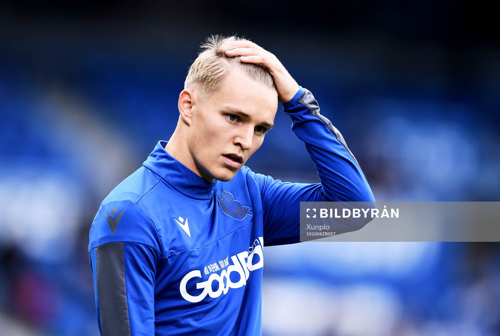 Martin Odegaard of Real Sociedad  warms up