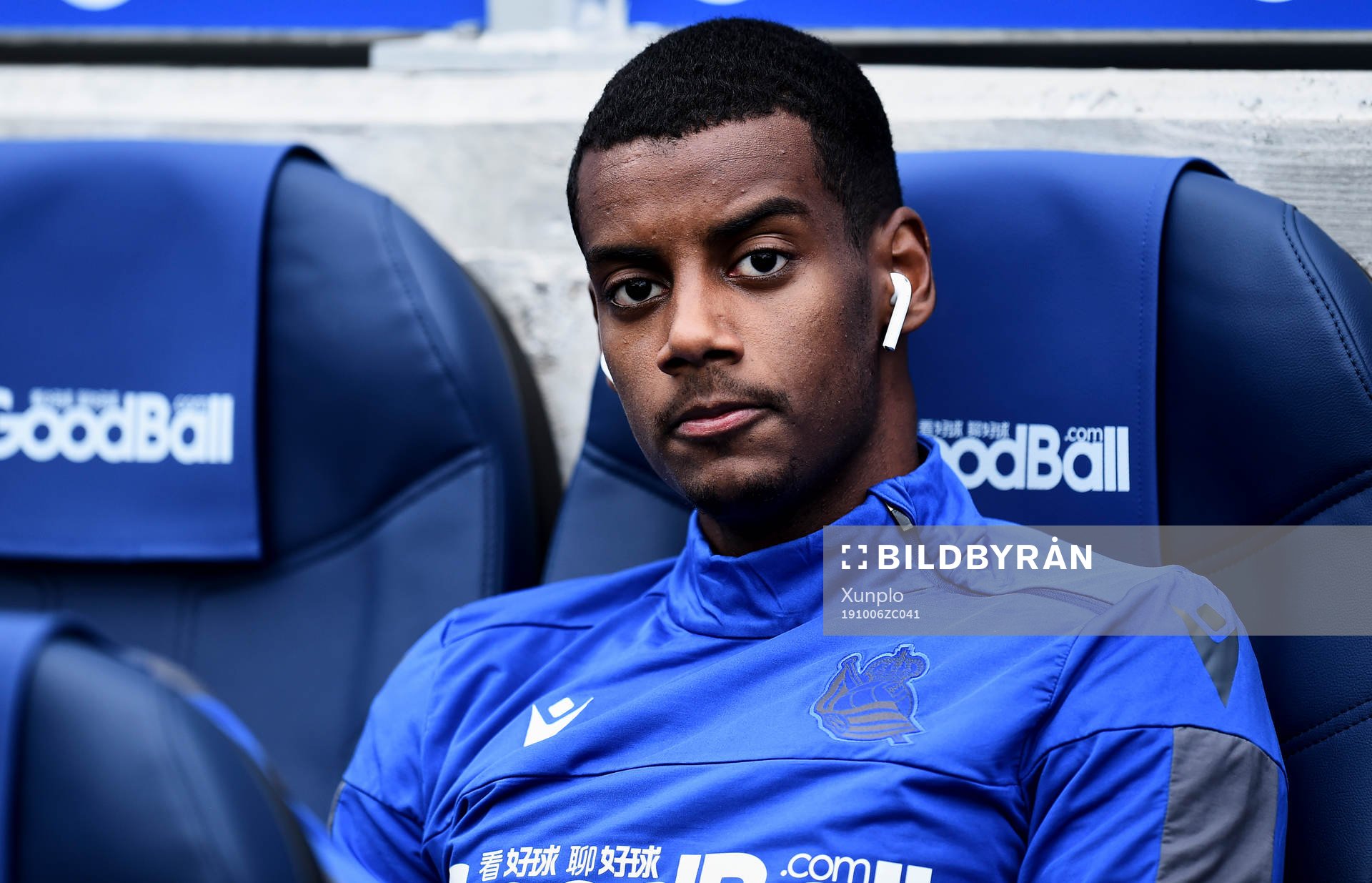 Alexander Isak of Real Sociedad looks