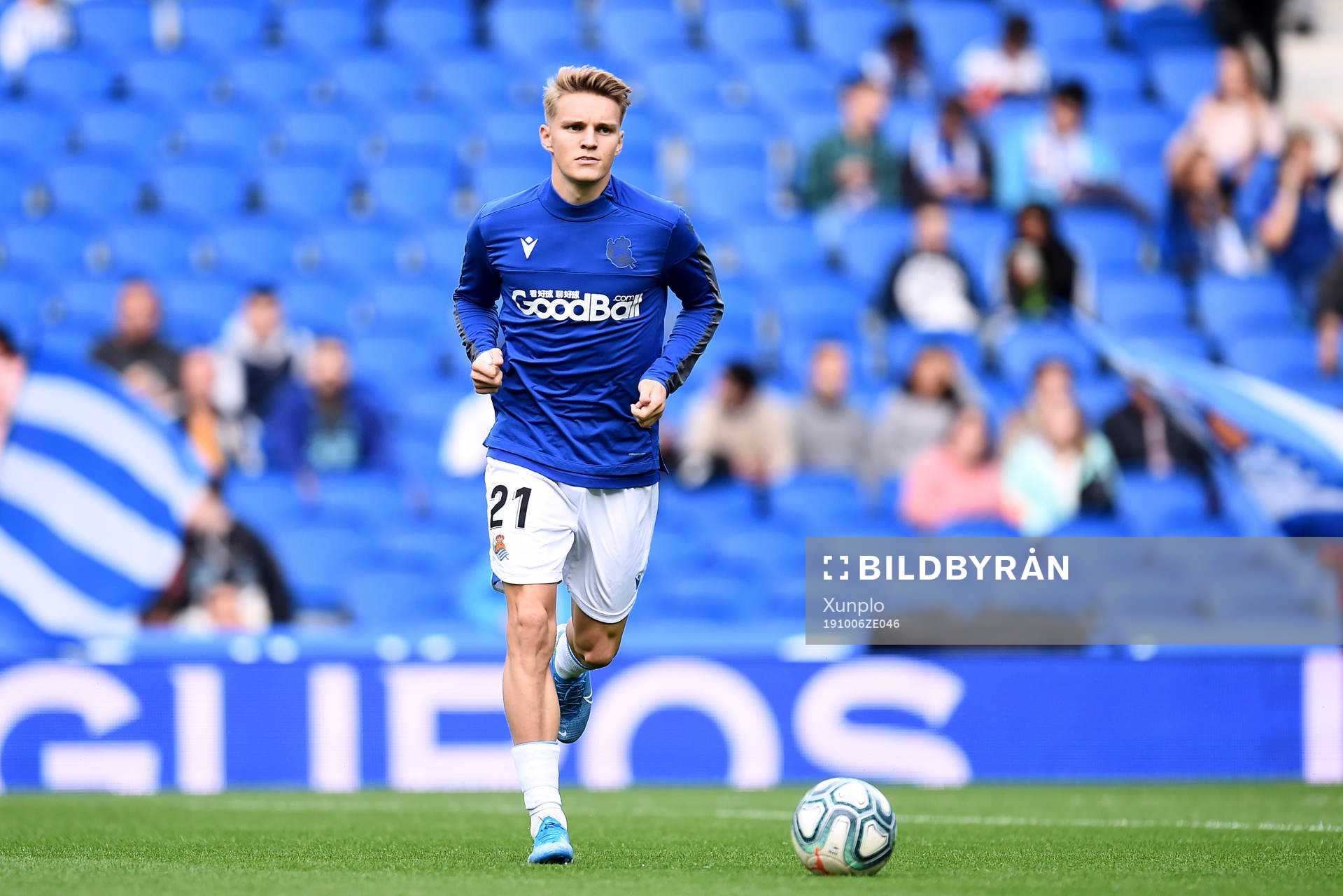 Martin Odegaard of Real Sociedad  warms up