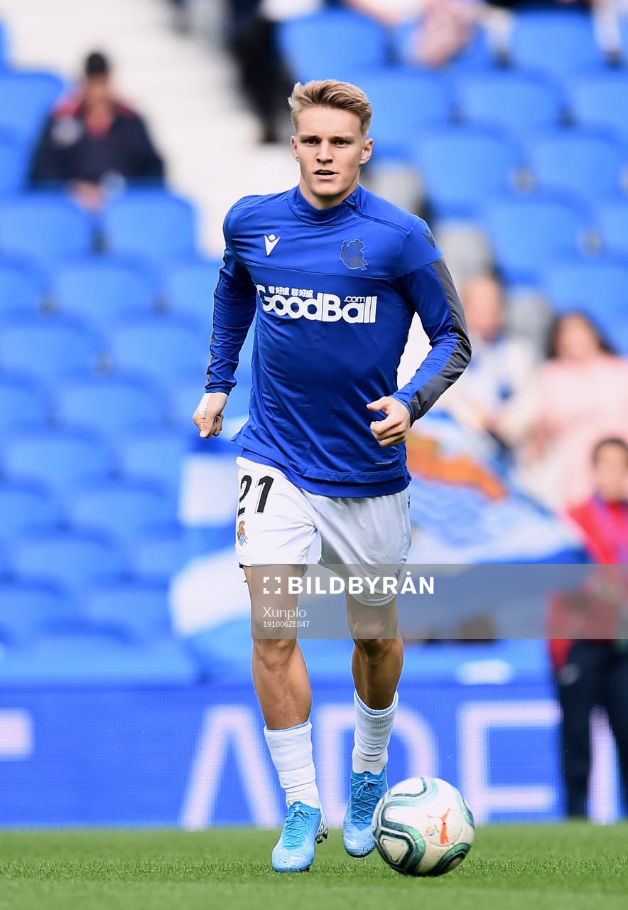 Martin Odegaard of Real Sociedad  warms up