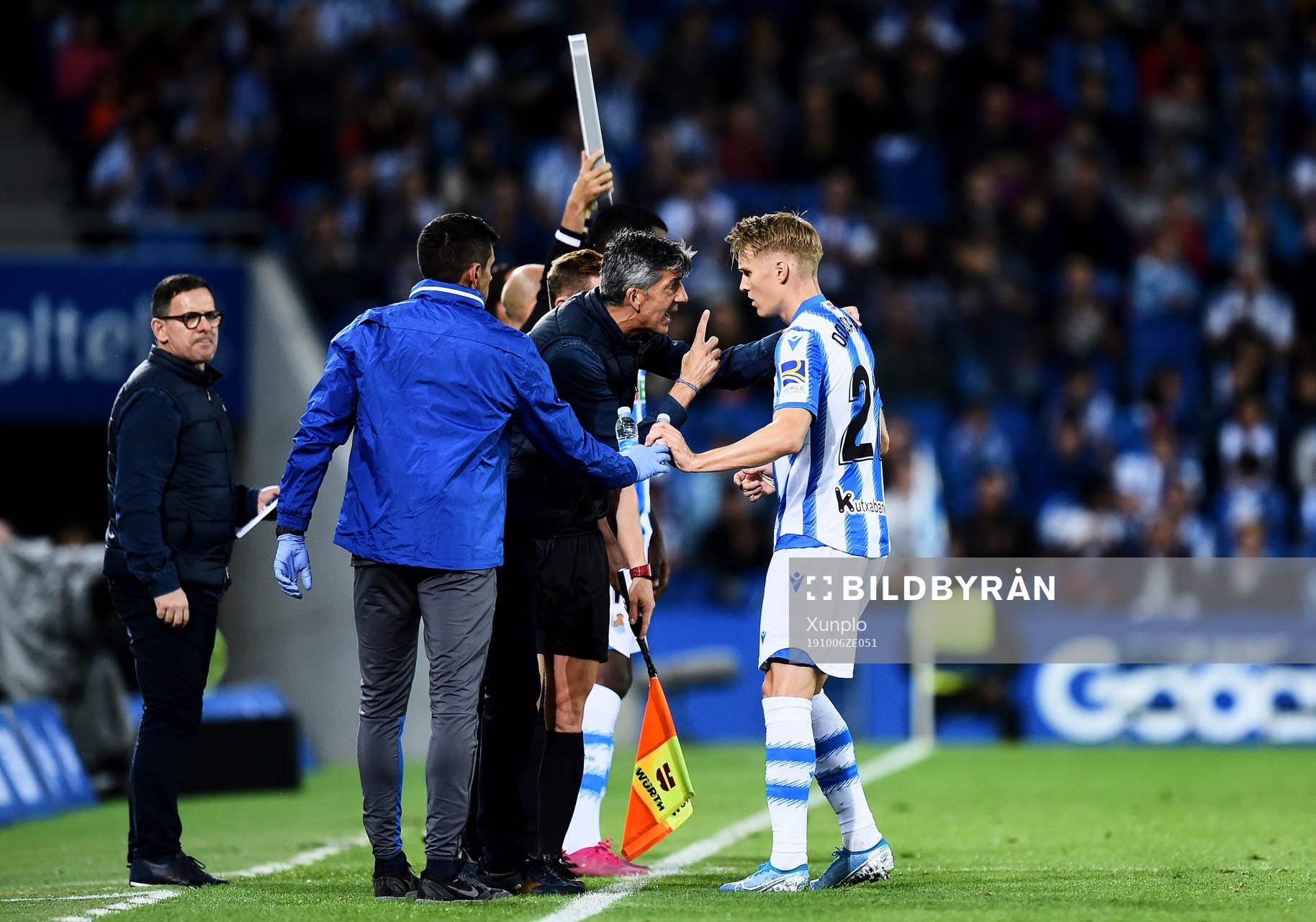 Head coach Imanol Alguacil of Real Sociedad  gives