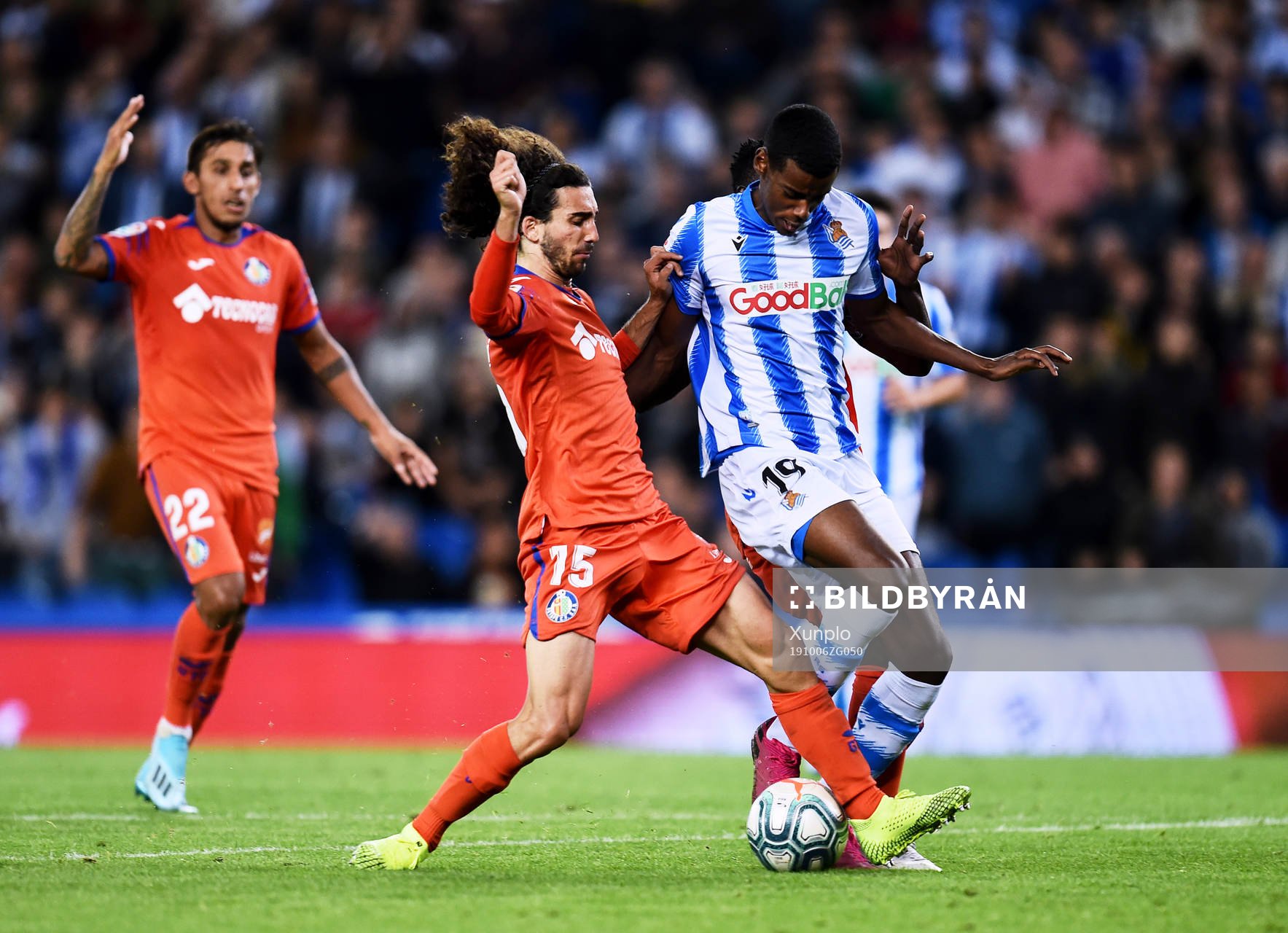 Alexander Isak of Real Sociedad battles for the ball with
