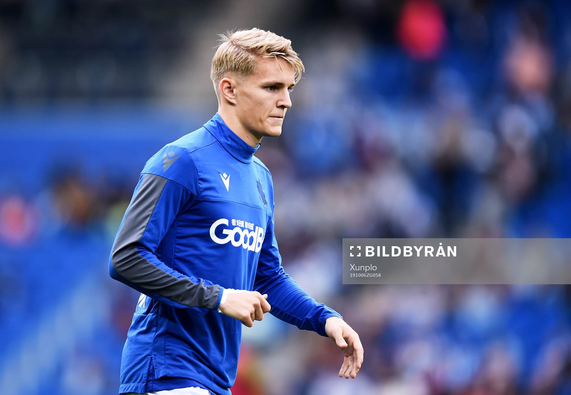 Martin Odegaard of Real Sociedad  warms up