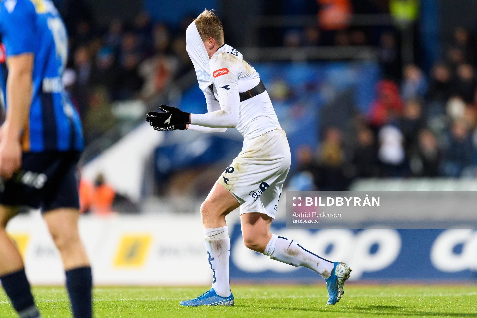 Kristian Thorstvedt of Viking looks dejected